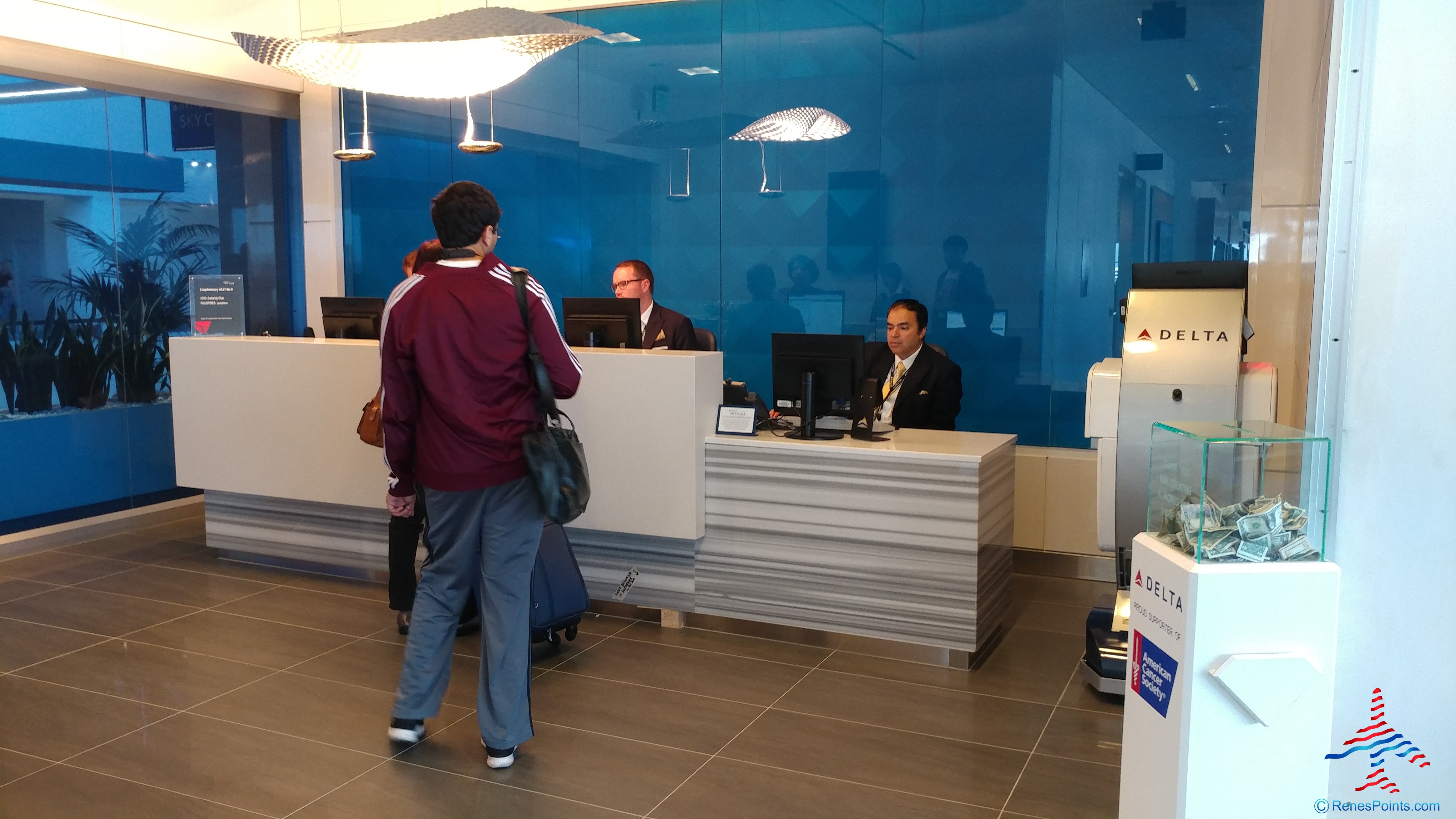 Delta Air Lines Los Angeles LAX Terminal 2 – T2 Sky Club Review