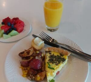 a plate of food and a glass of juice
