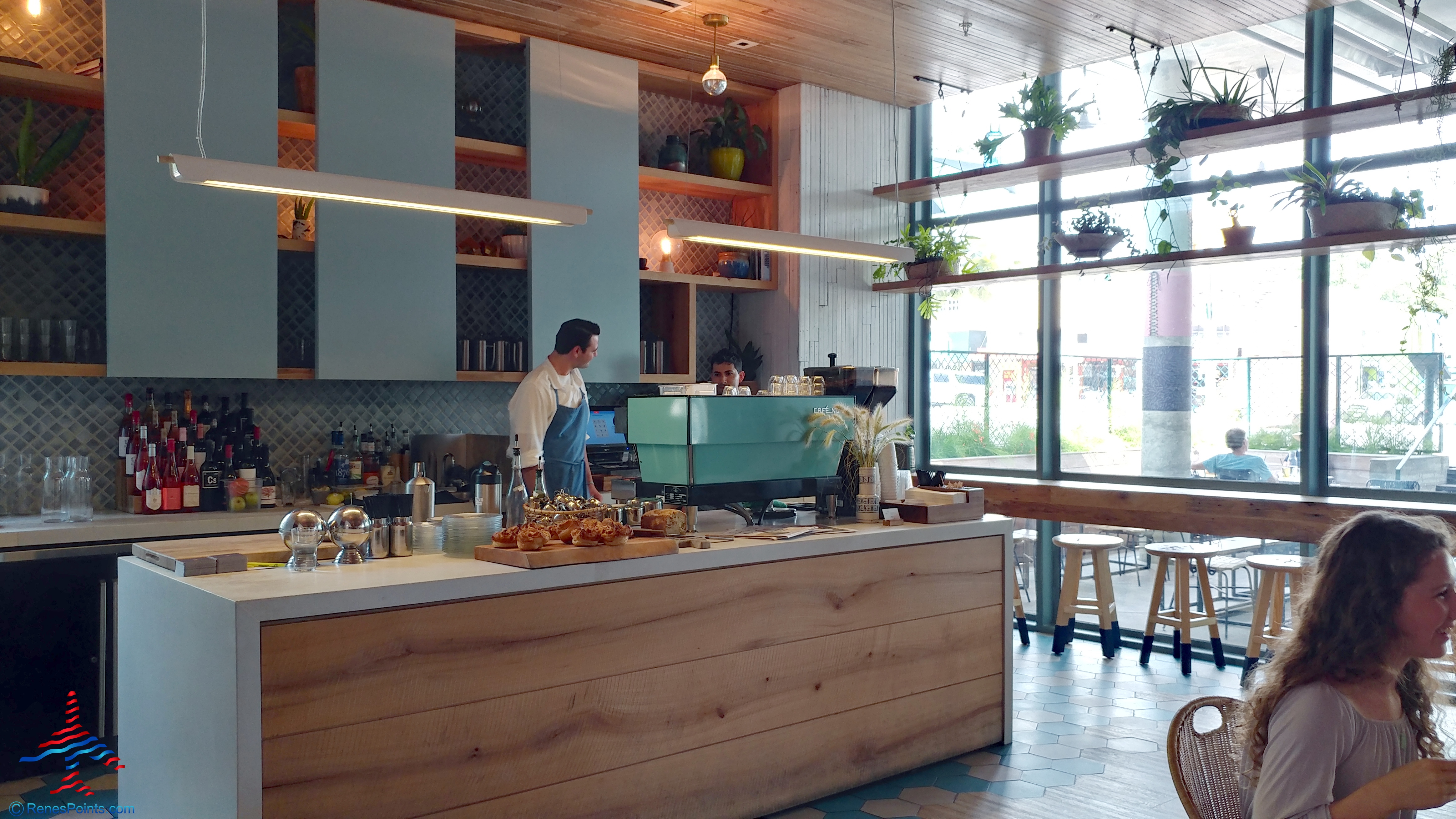 A “Must Try” – The Shrimp Burger at Café No Sé in Austin Texas – #IronChefEats