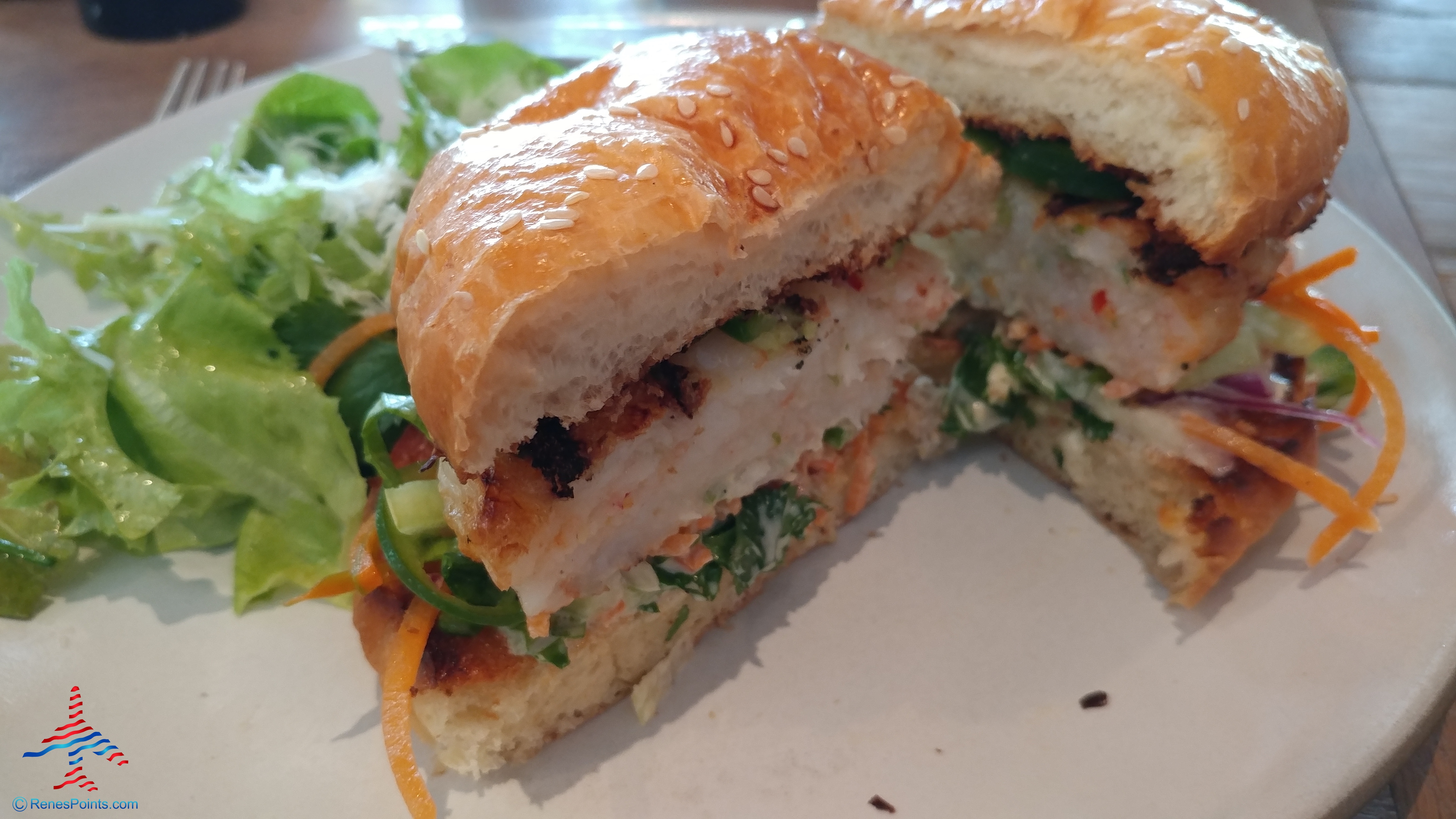 A “Must Try” – The Shrimp Burger at Café No Sé in Austin Texas – #IronChefEats