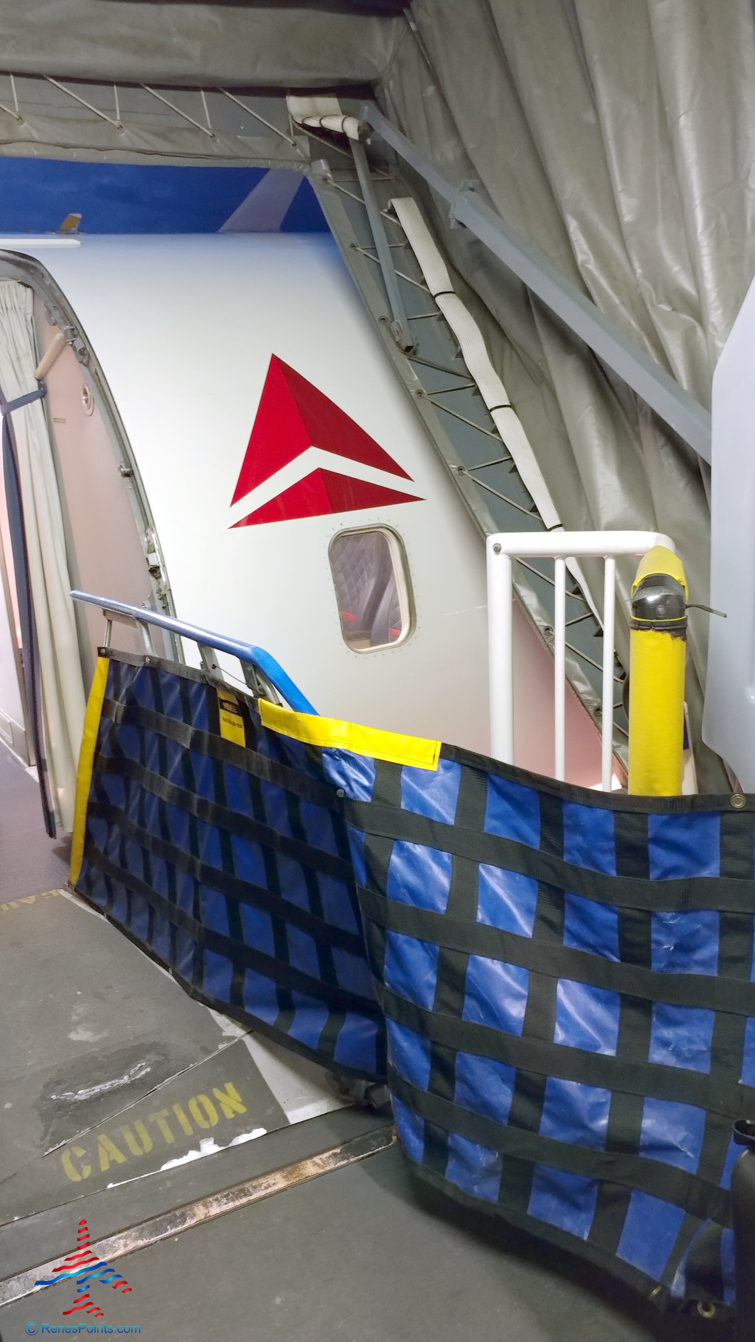 A Sunday RANT: Whoever at Delta decided row 1 CRJ200 to be C+ seats should be FIRED!