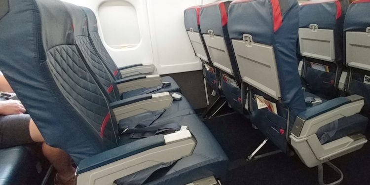 Delta MD88 Comfort Plus and Coach seats