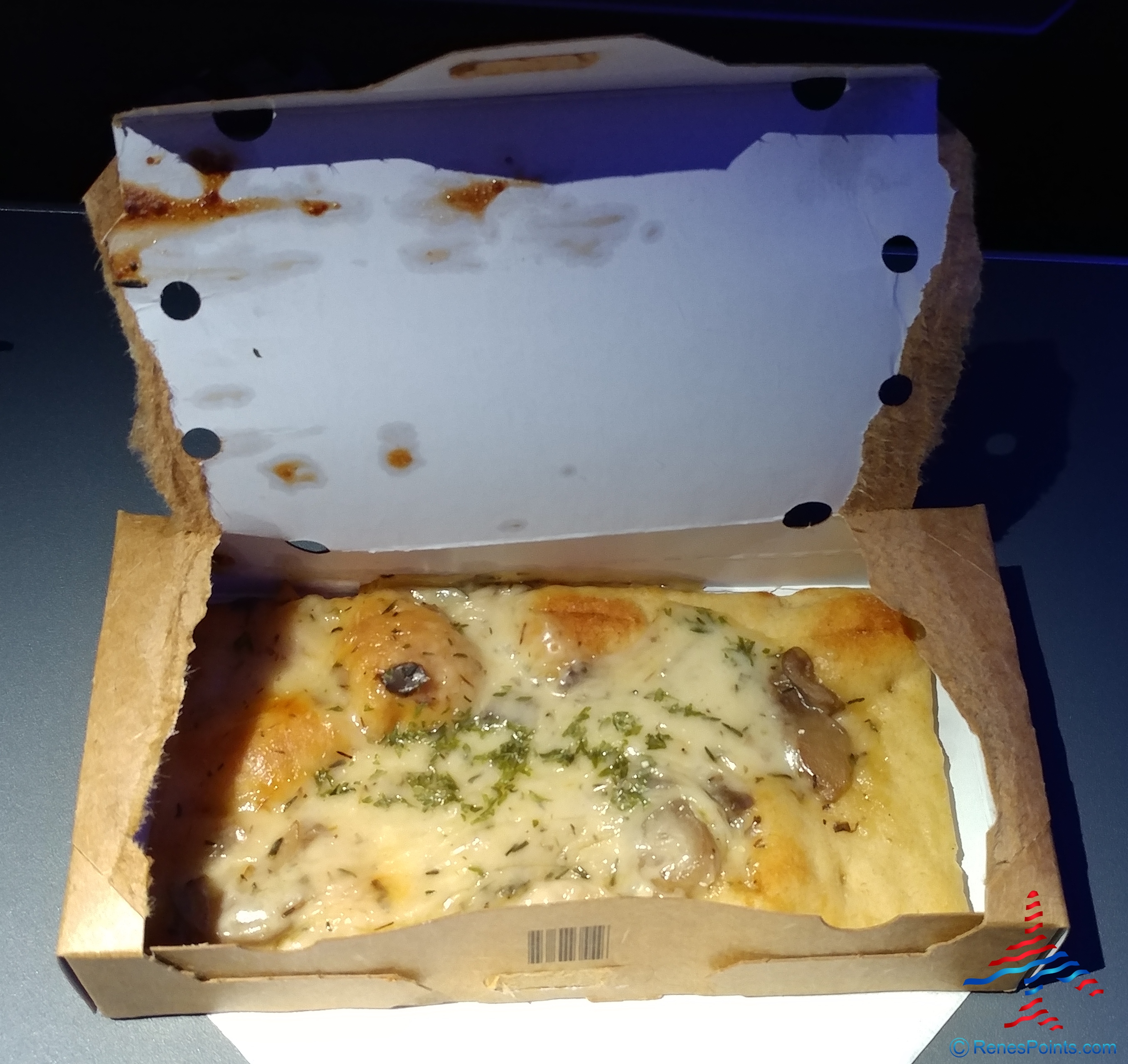 Review: Delta Air Lines Premium Select Experience – Meals, Drinks, Entertainment & more!