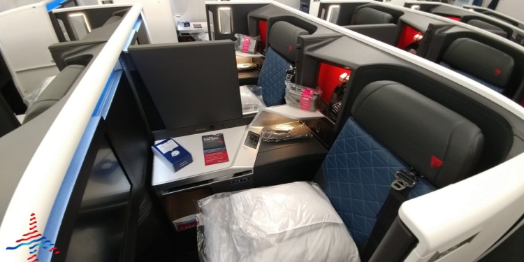 a seat with a white pillow and a blue cushion on it