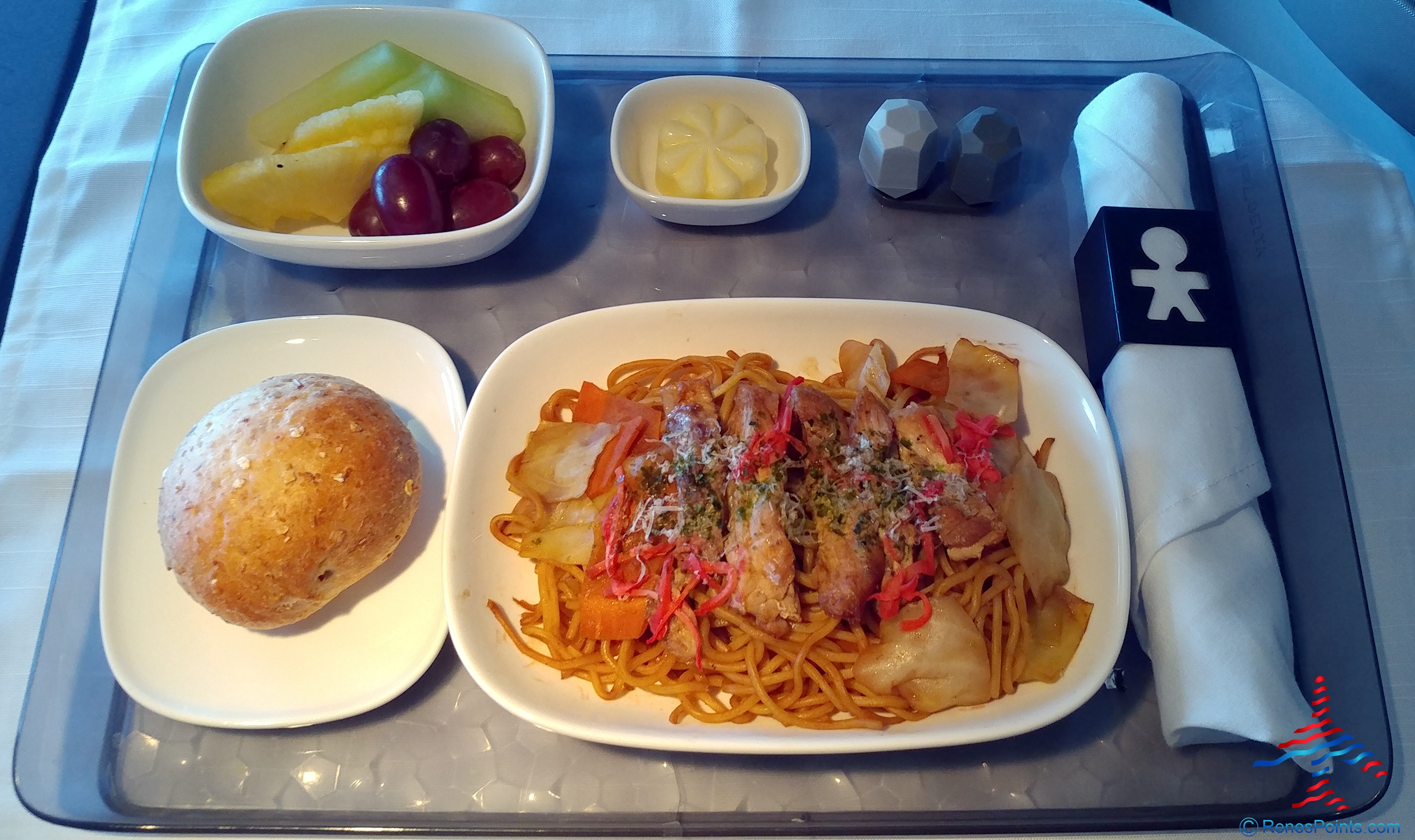 Delta One 747 Experience Detroit to Japan Narita – My final upper deck business class ride!