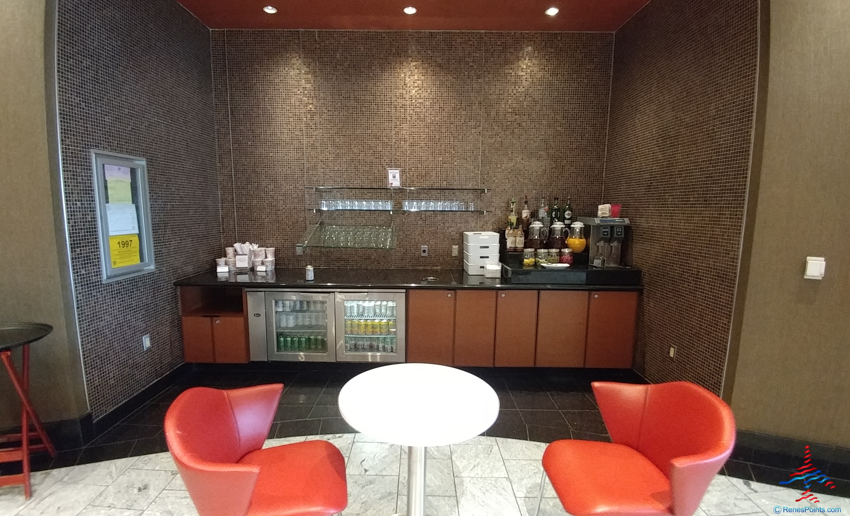 Delta Sky Club Detroit & Minneapolis reviews – Detroit DTW B/C Delta Sky Club – Regional Jets Concourse