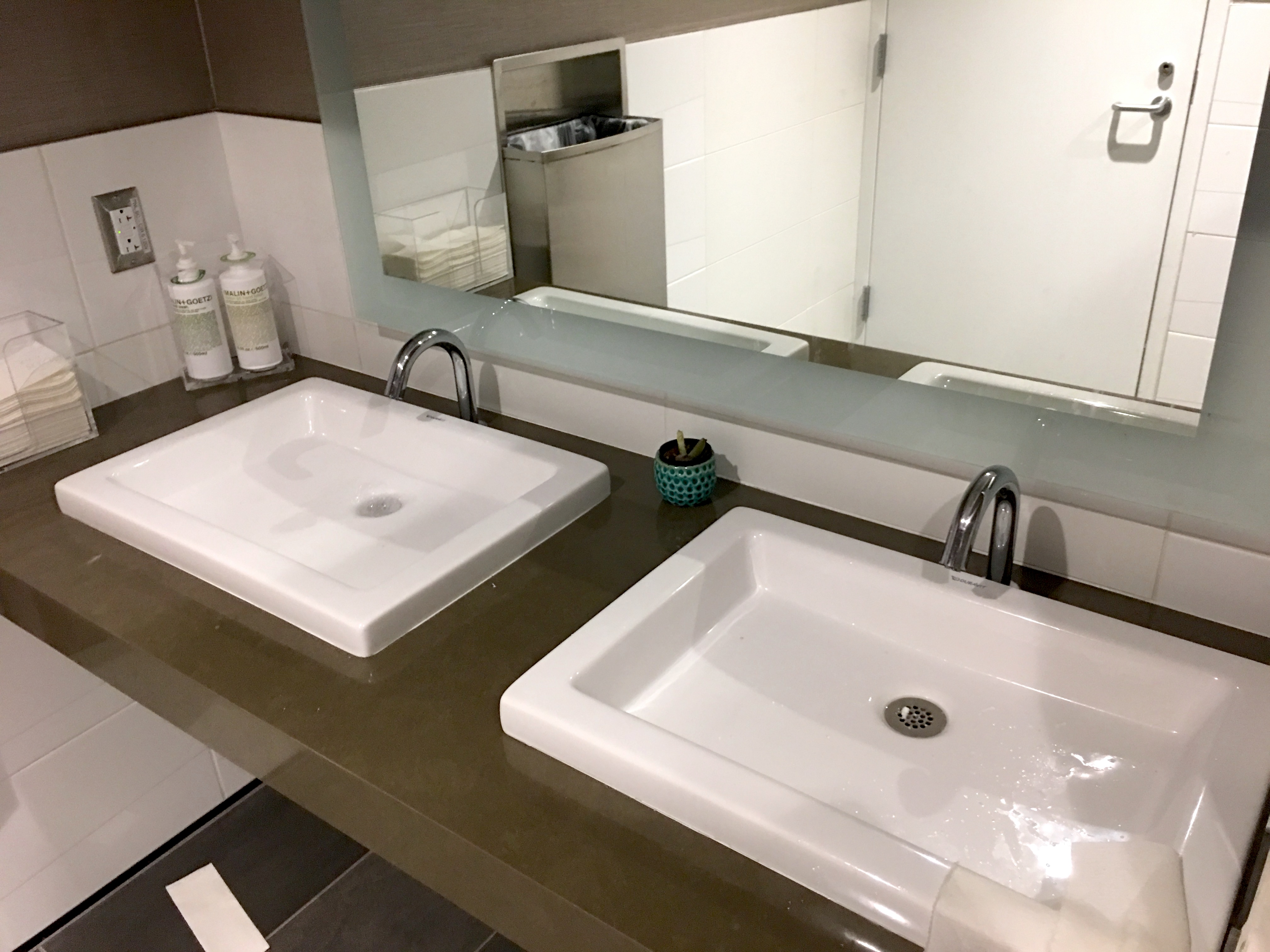 [Now Closed] A Quick Peek at the new Los Angeles LAX Terminal 3 T3 Satellite Delta Sky Club
