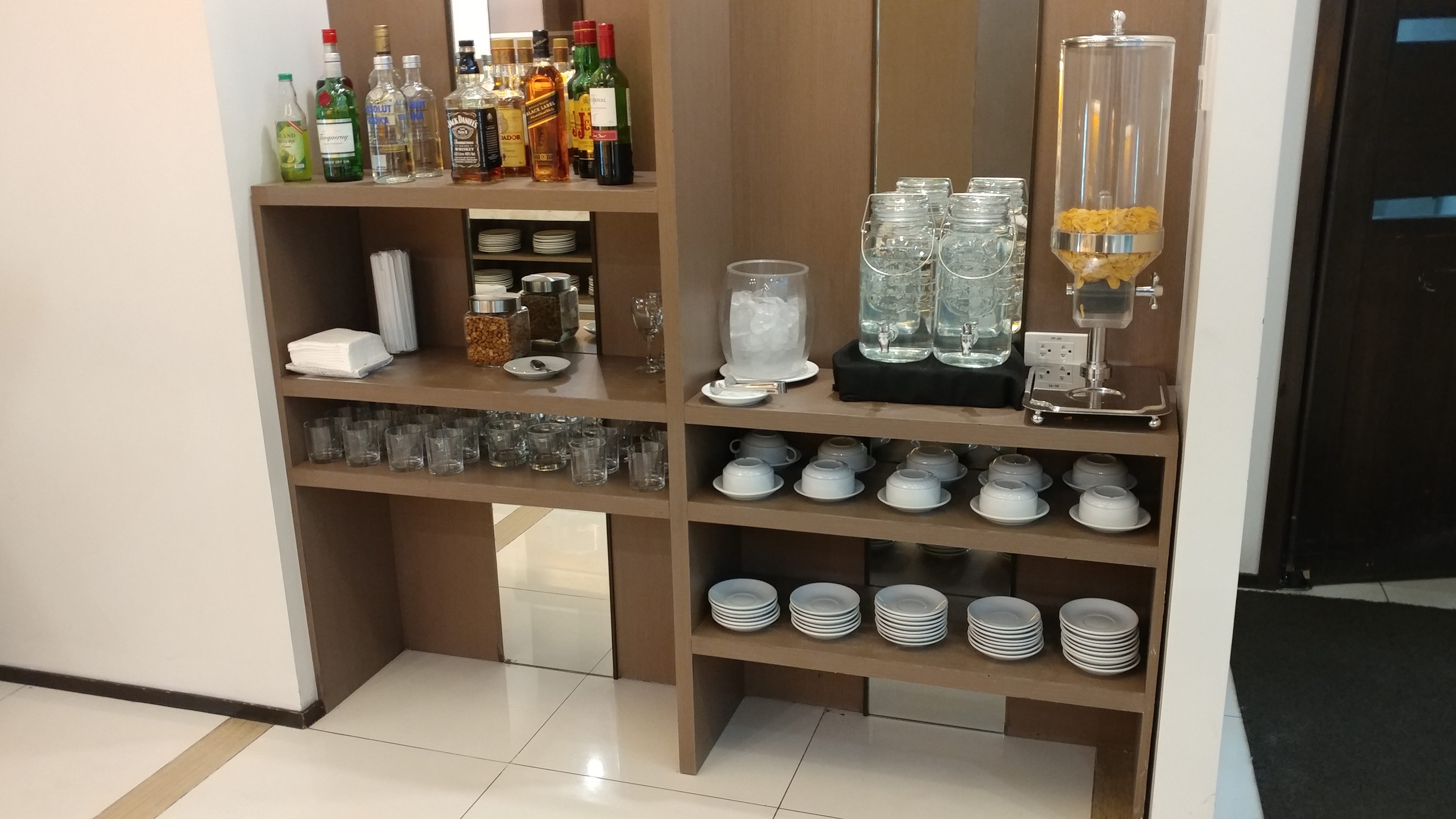 Skyview Priority Pass Manila Ninoy Aquino MNL Airport Review (while under construction).