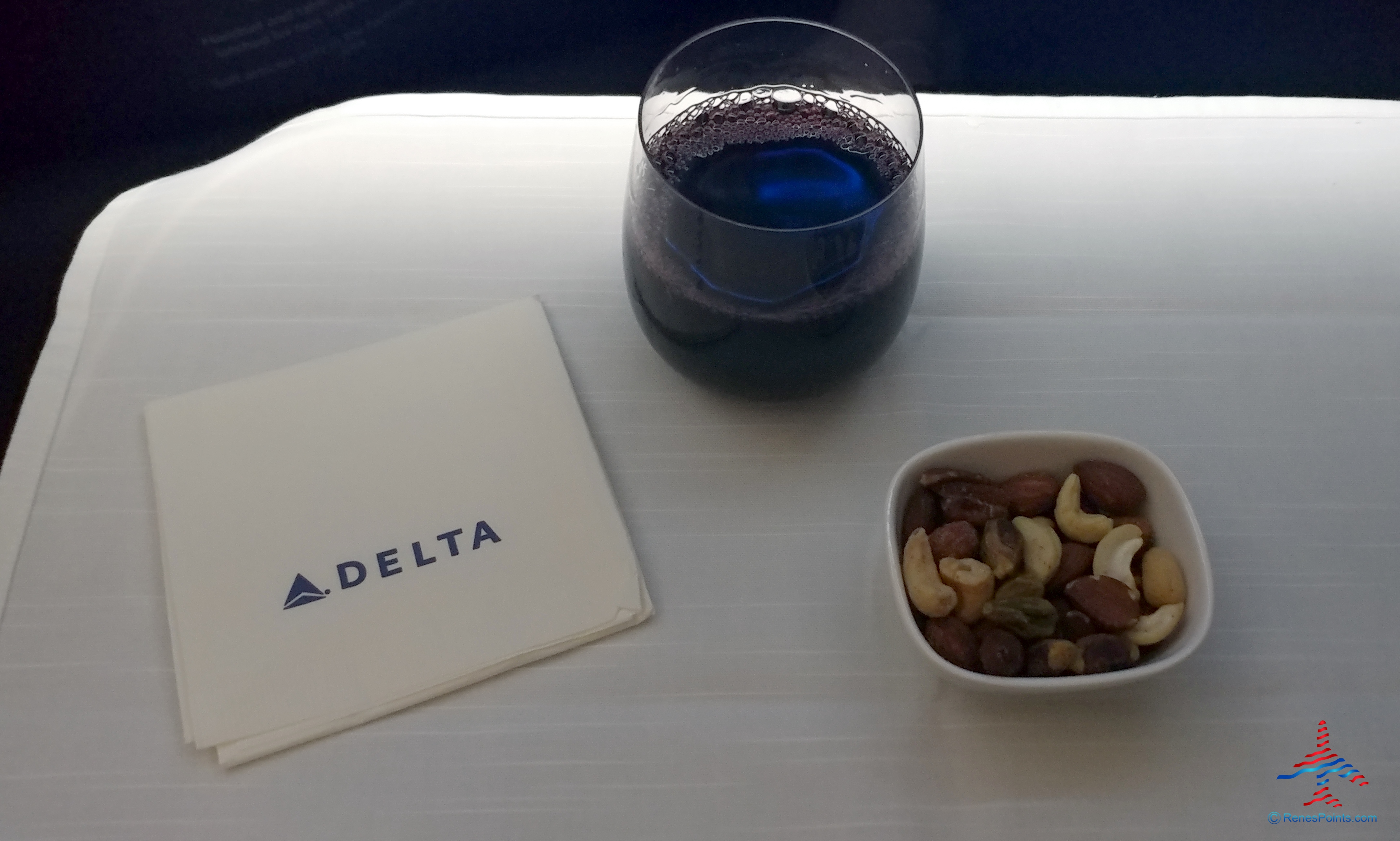 Review: A350 Delta One Suites 5B Delta Air Lines Detroit to Amsterdam DTW-AMS (spoiler alert – I am not that impressed)