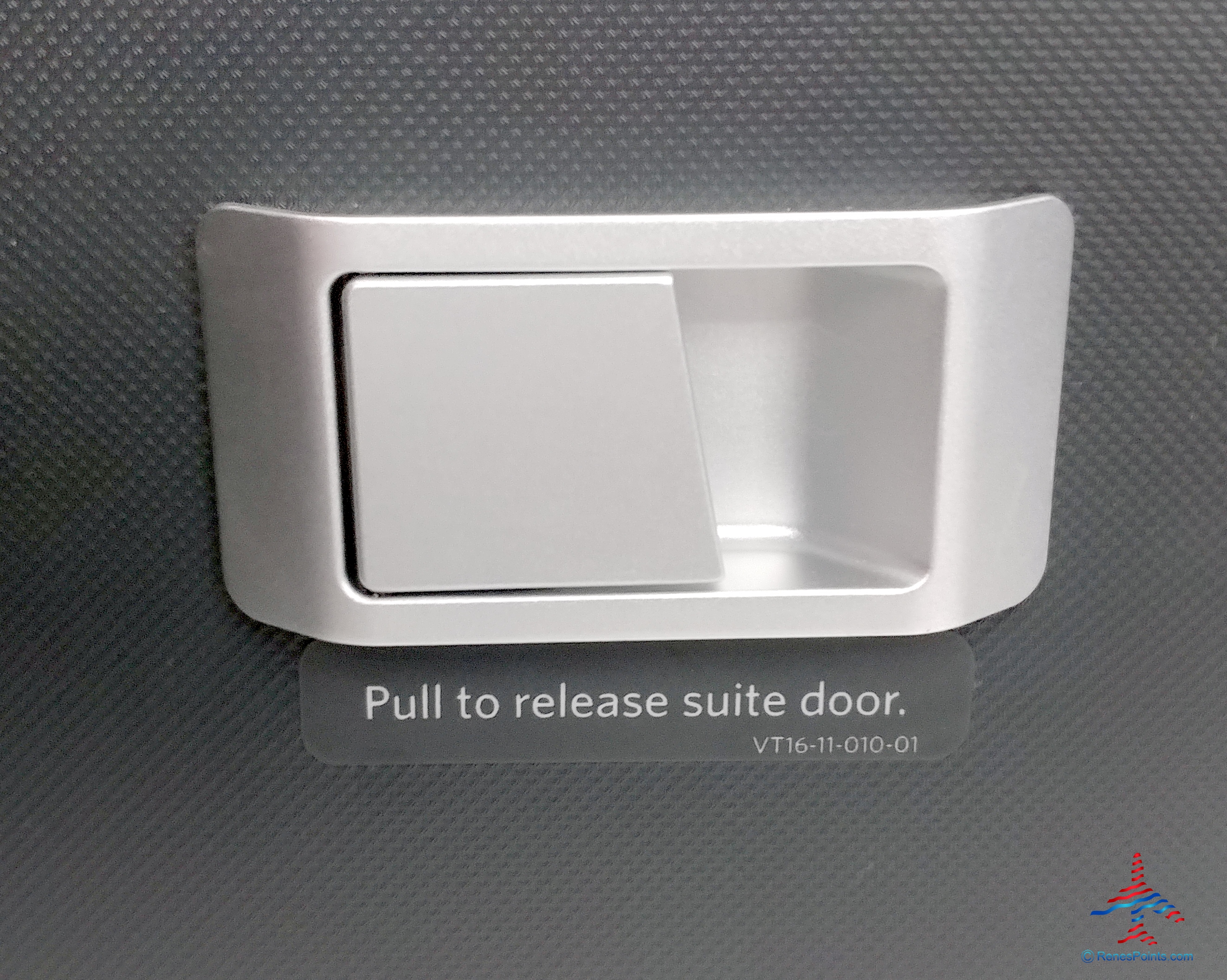 Review: A350 Delta One Suites 5B Delta Air Lines Detroit to Amsterdam DTW-AMS (spoiler alert – I am not that impressed)