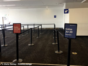 Delta shuttle bus queues for in Terminal 2 at Los Angeles International Airport in Westchester, CA. © Chris Carley / PointsLounge