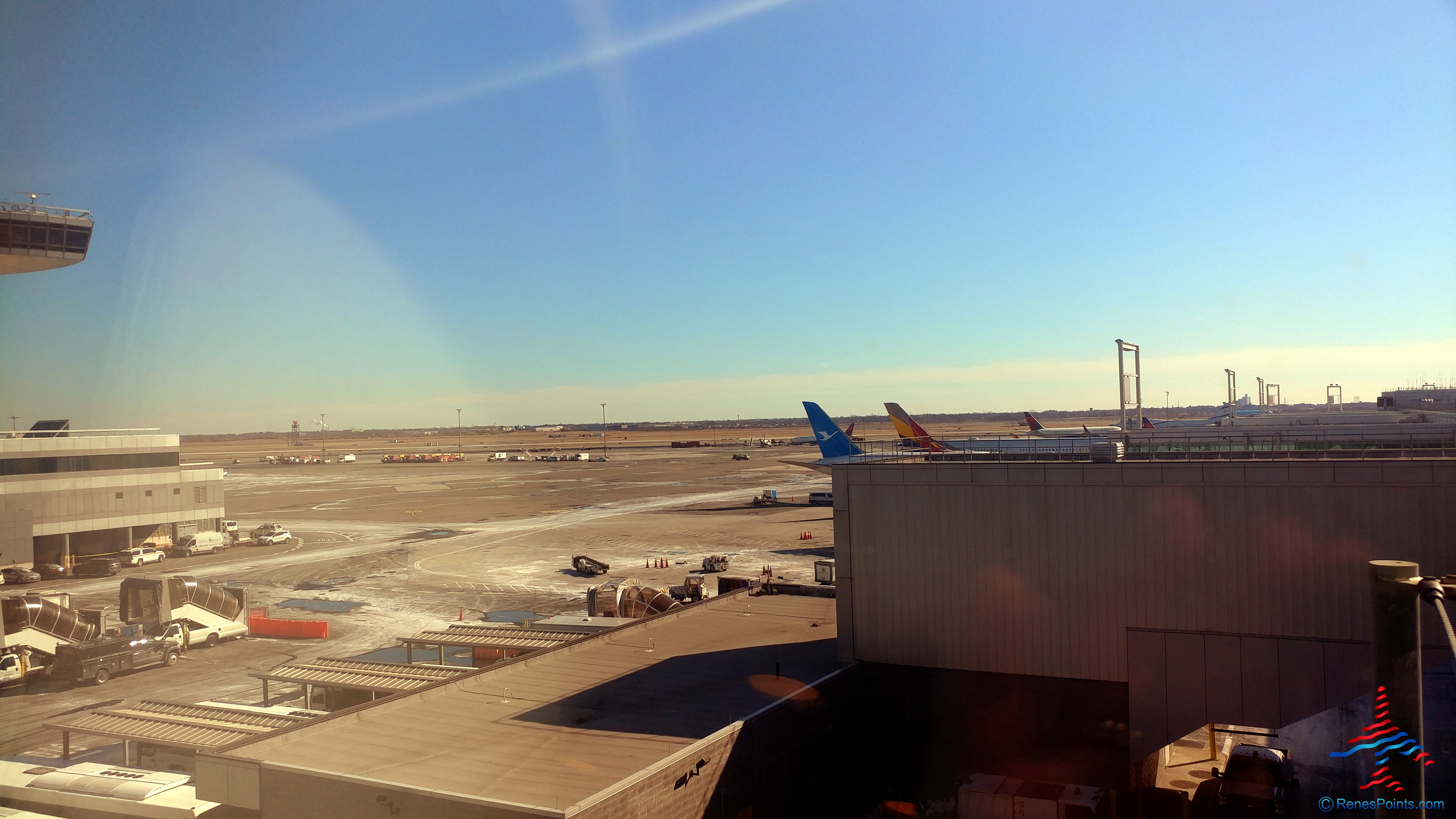 Wingtips New York JFK T4 Airport Priority Pass Lounge Review (Post Security)