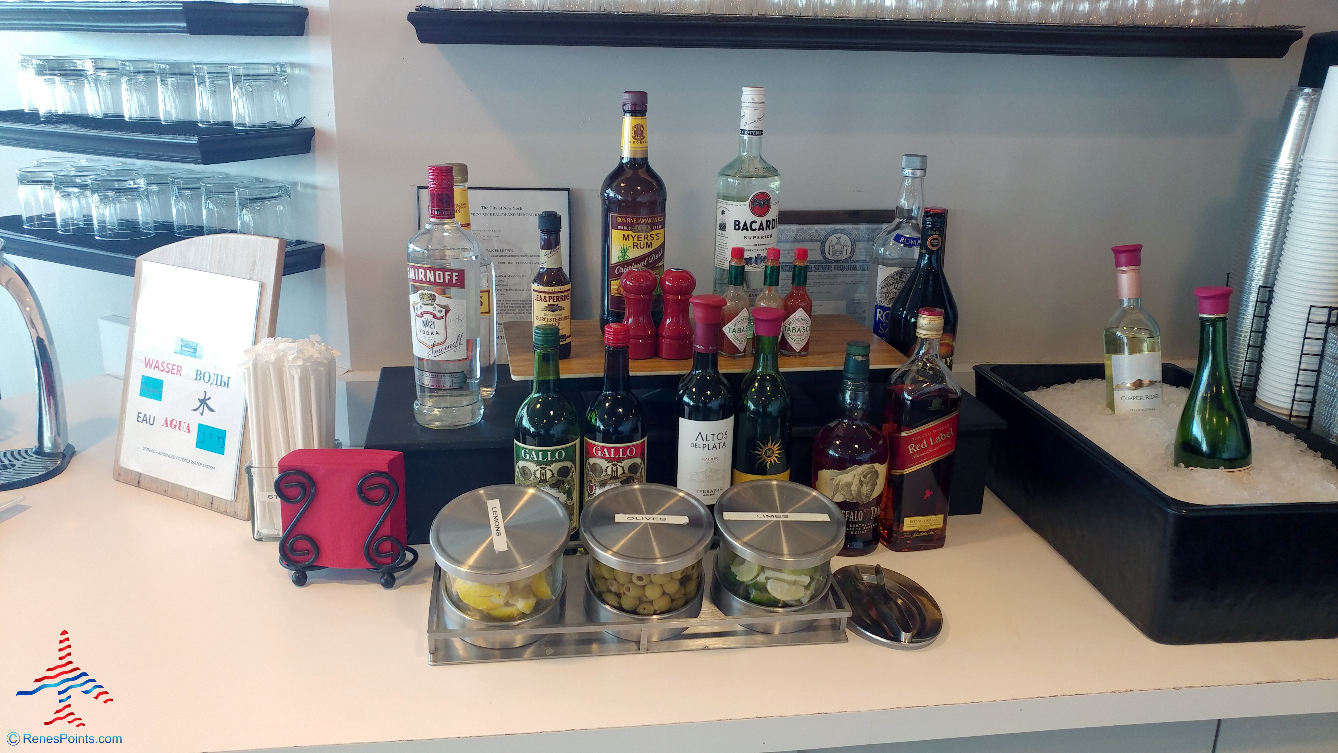 Wingtips New York JFK T4 Airport Priority Pass Lounge Review (Post Security)