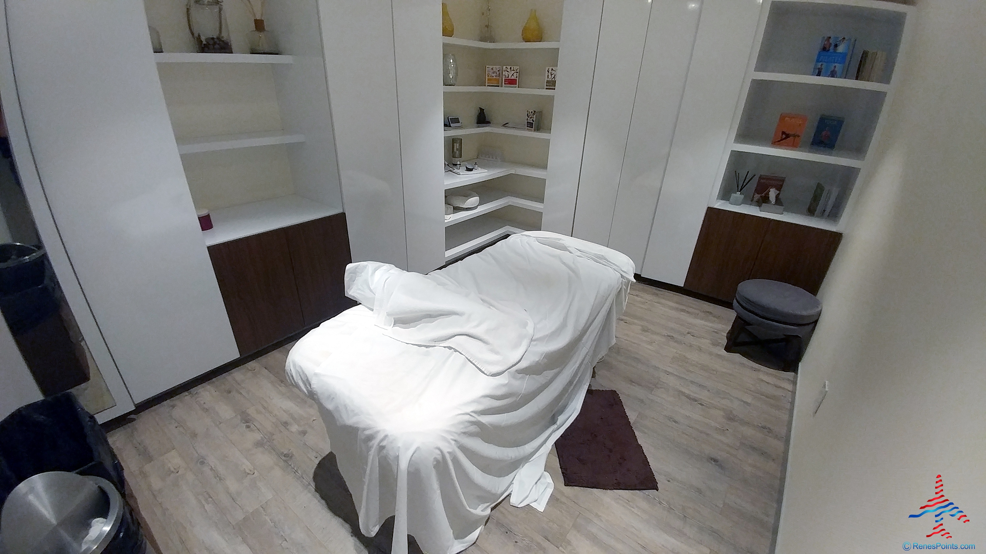 Massage table at American Express Centurion Lounge Mexico City MEX Airport