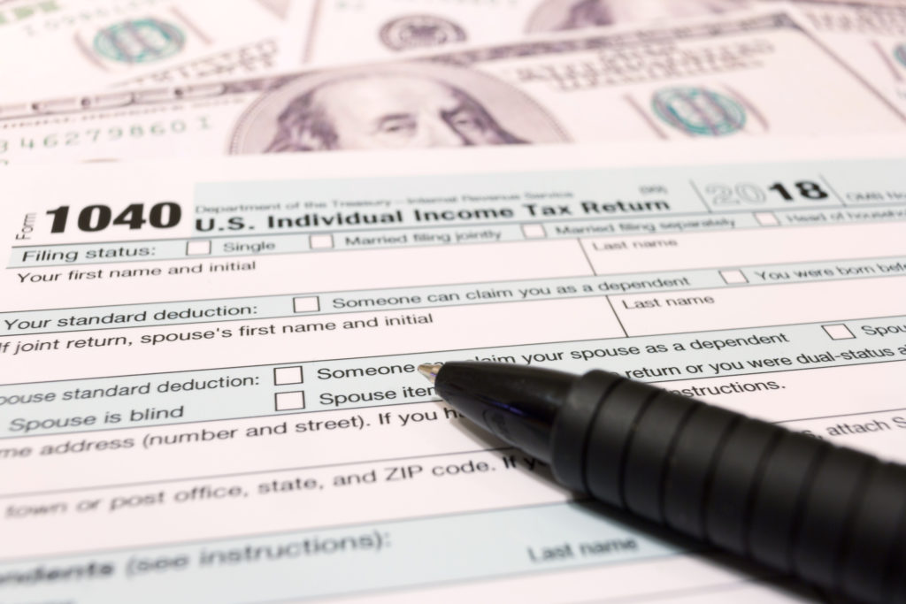 Payer des impôts fait moins mal lorsque vous gagnez des primes de voyage!  (Photo : ©iStock.com/grejak)