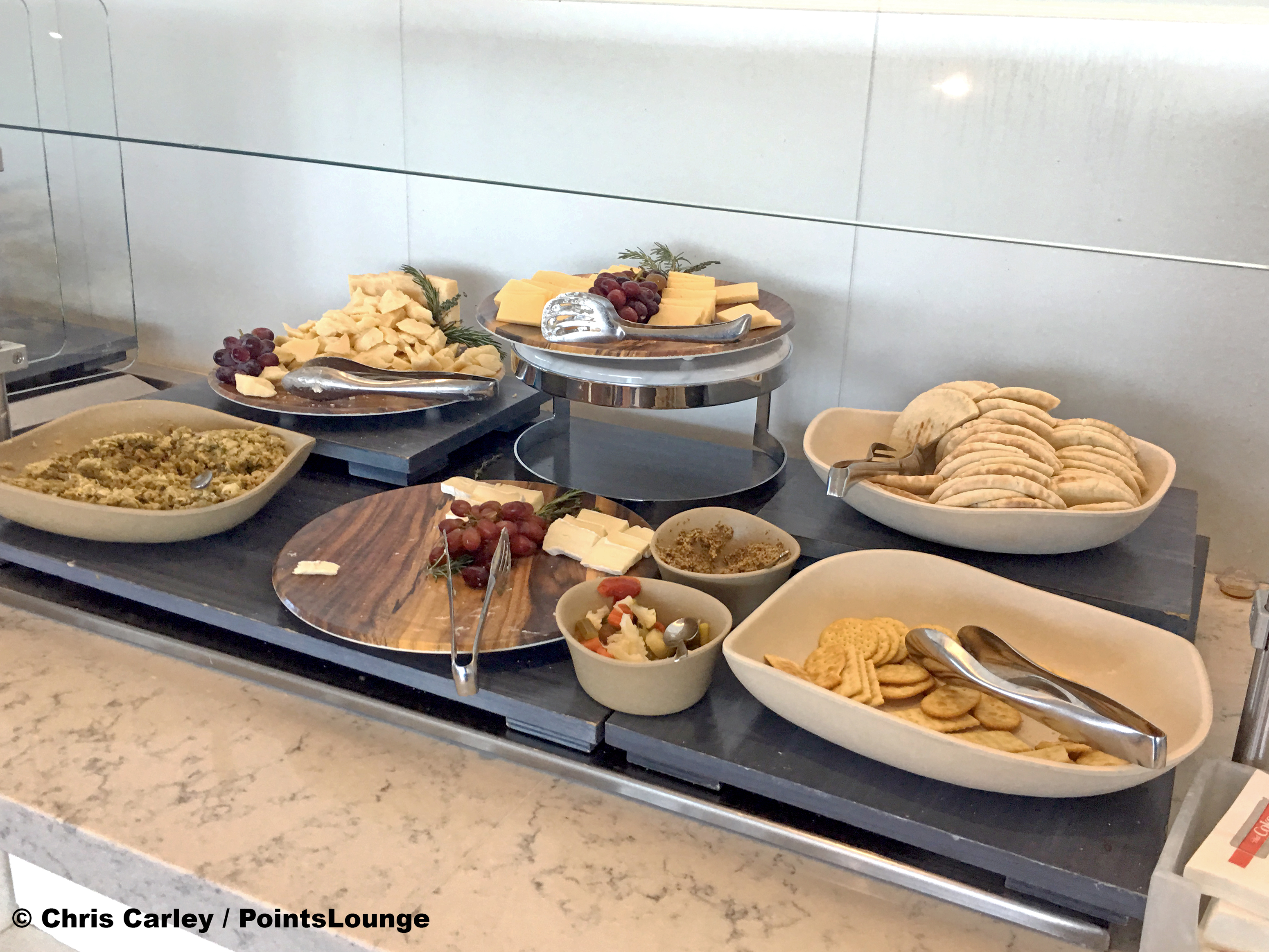 Cheese, crackers, and grapes are displayed at the United Club LAX airport lounge in Los Angeles, California. © Chris Carley / PointsLounge.
