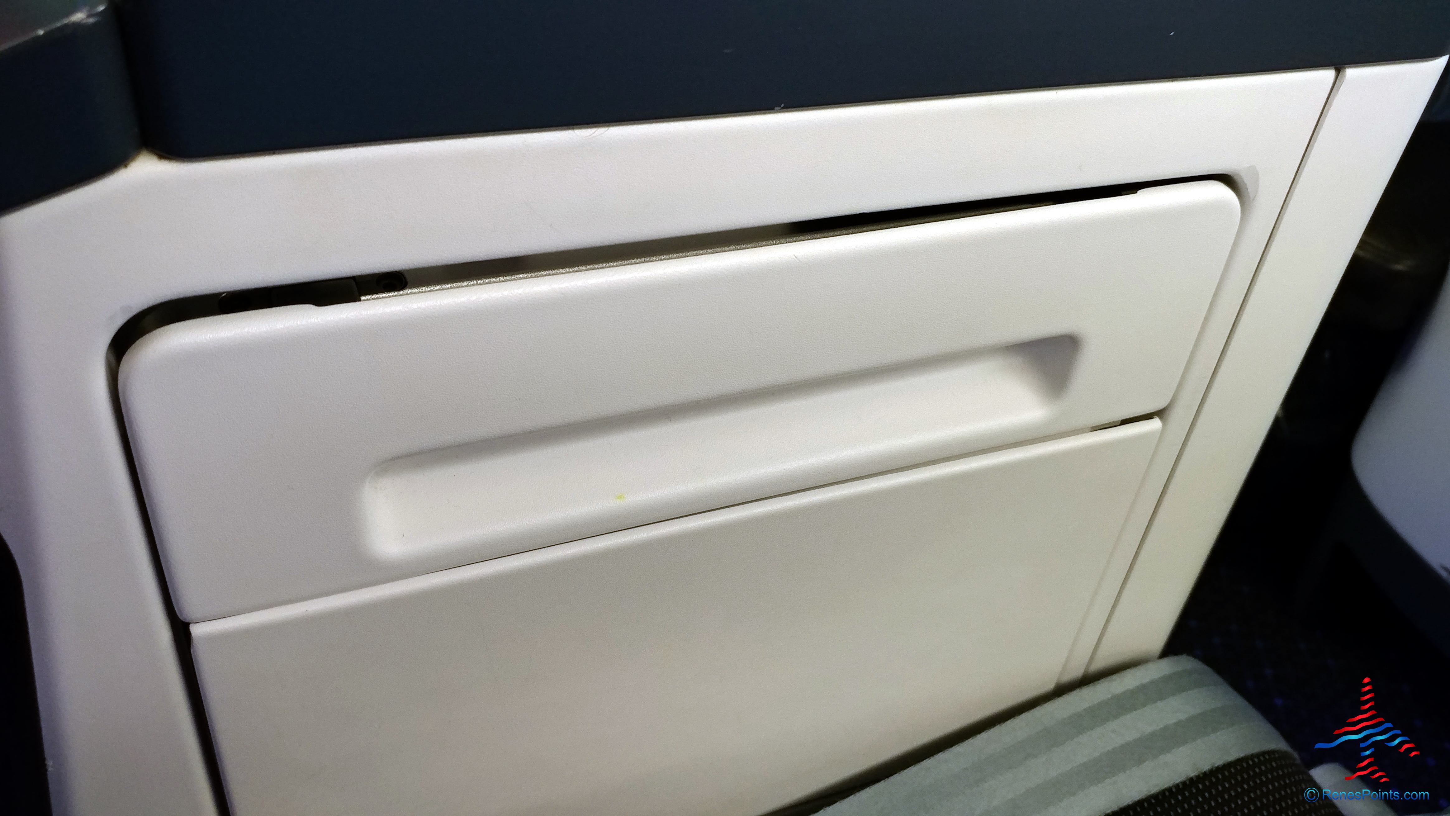 Review: KLM 777 Business Class Full Flat Seat! Dinner and Breakfast During a Trip from Atlanta to Amsterdam