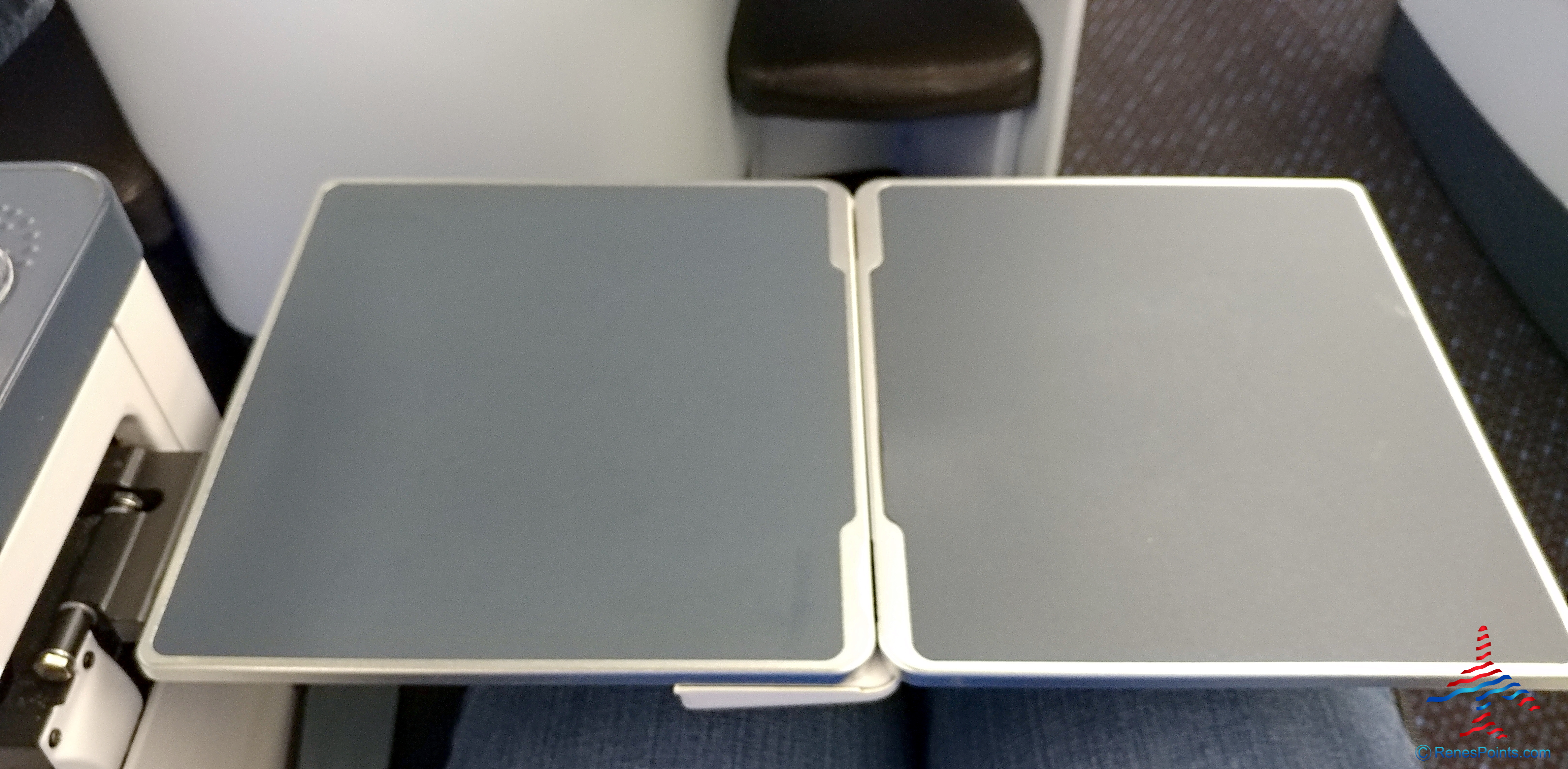 Review: KLM 777 Business Class Full Flat Seat! Dinner and Breakfast During a Trip from Atlanta to Amsterdam