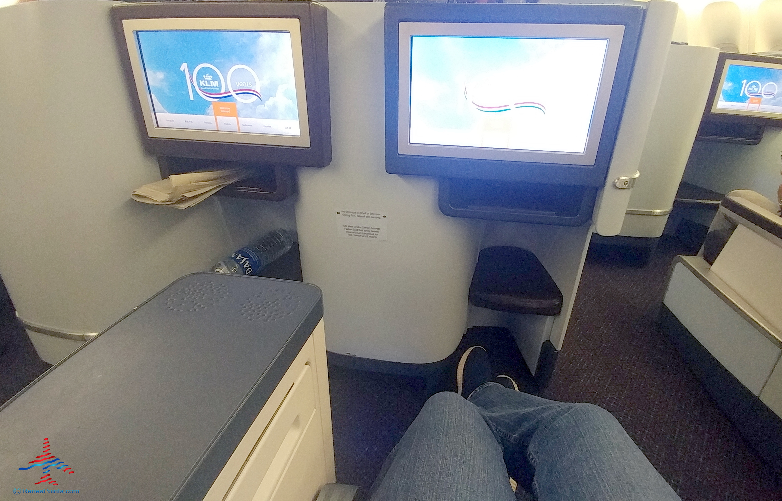 Review: KLM 777 Business Class Full Flat Seat! Dinner and Breakfast During a Trip from Atlanta to Amsterdam