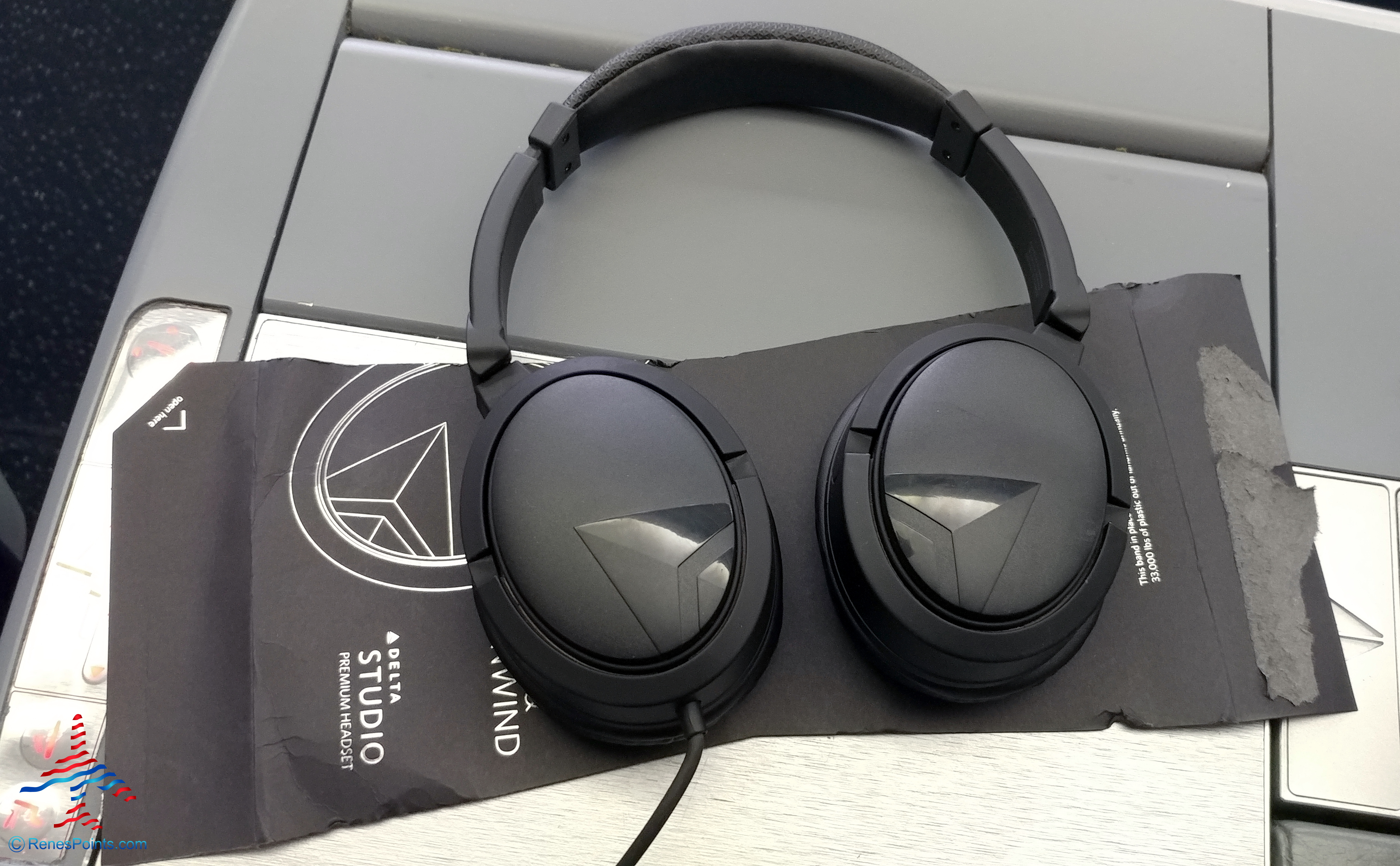 Review: New 2020 Delta One Business Class – Delta Air Lines Noise Canceling Headphones