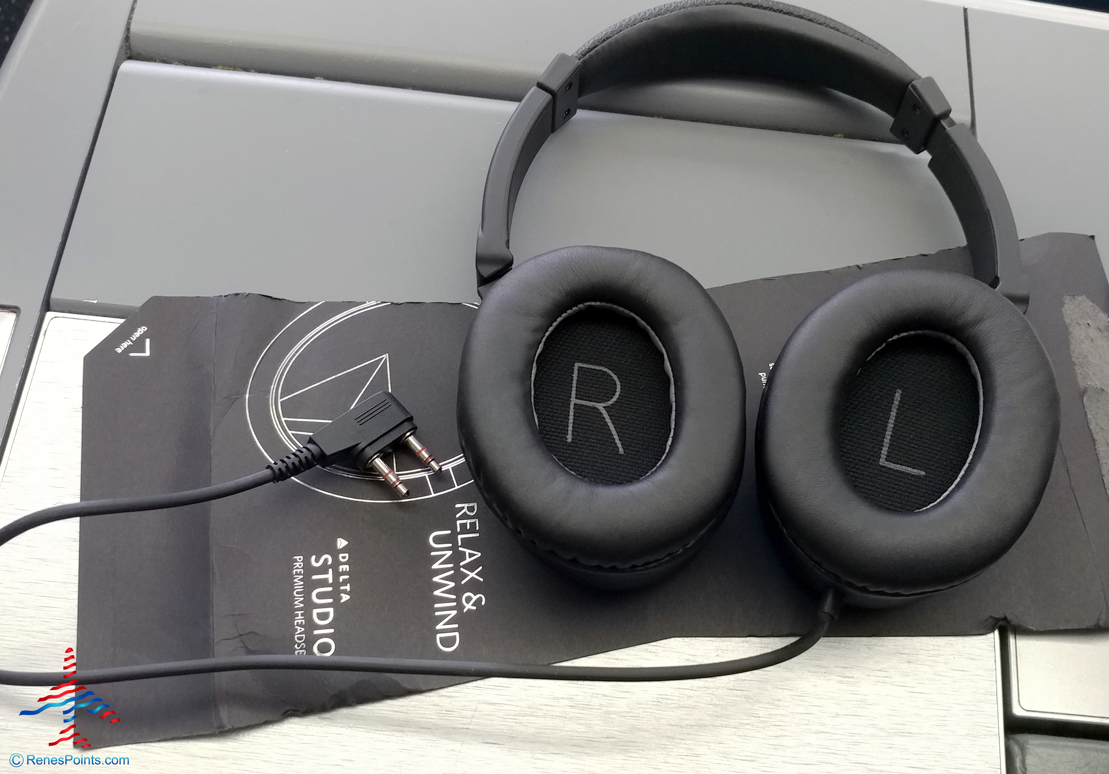 Review: New 2020 Delta One Business Class – Delta Air Lines Noise Canceling Headphones