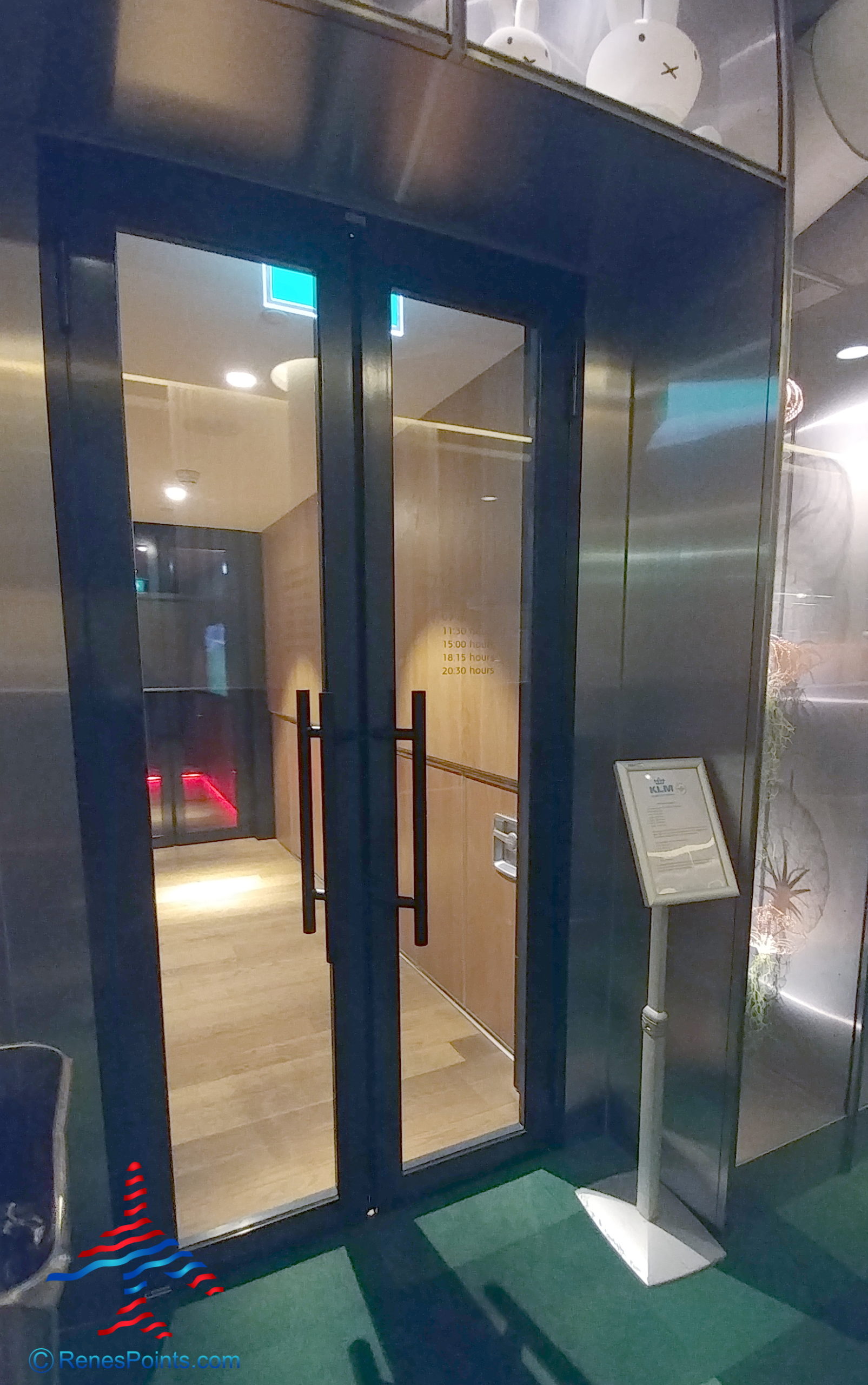 Tour: KLM Amsterdam AMS New #52 Crown Lounge (Between Concourse E & F)