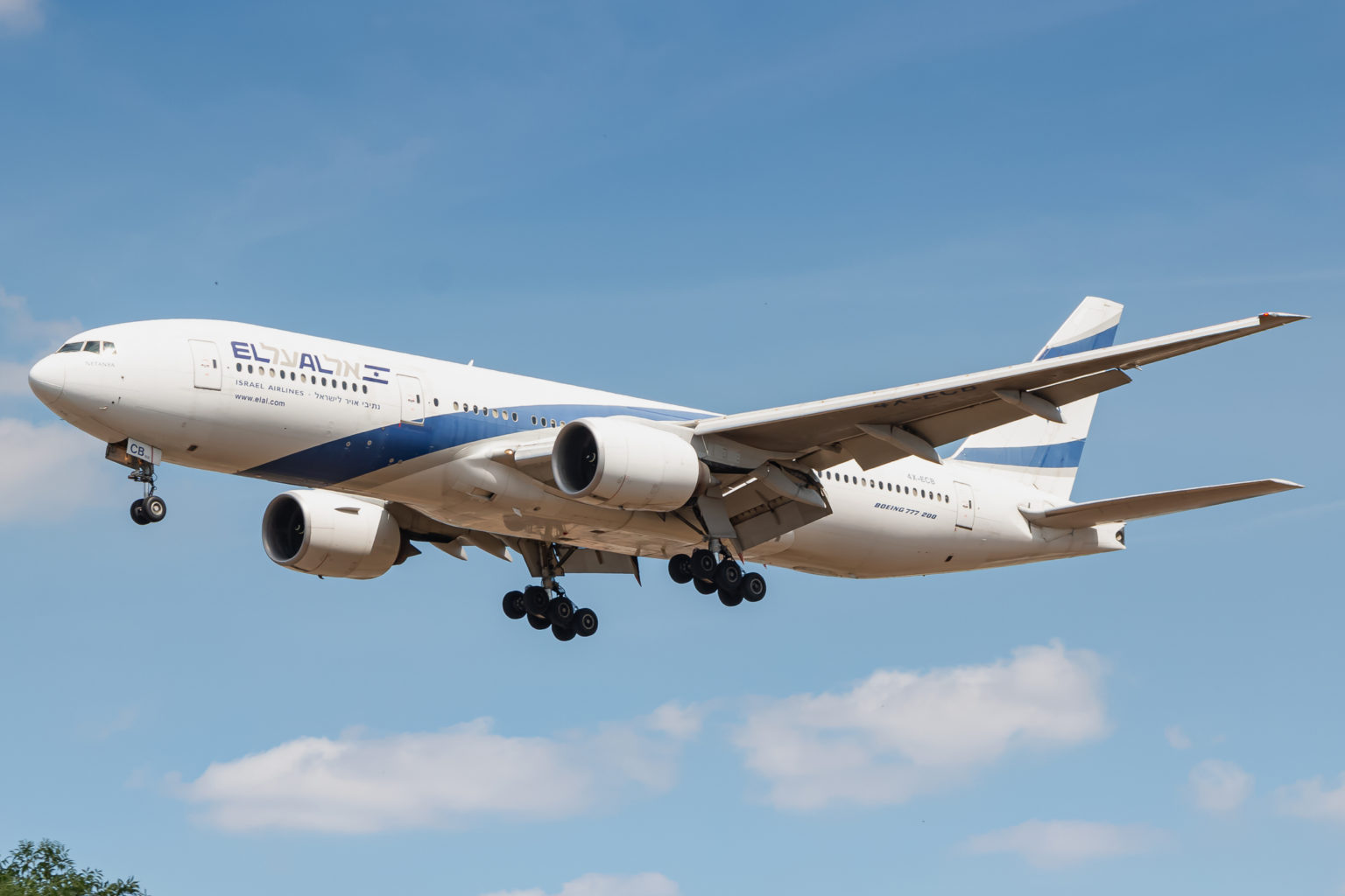 El Al Boeing 777 airplane at London Heathrow - Eye of the Flyer