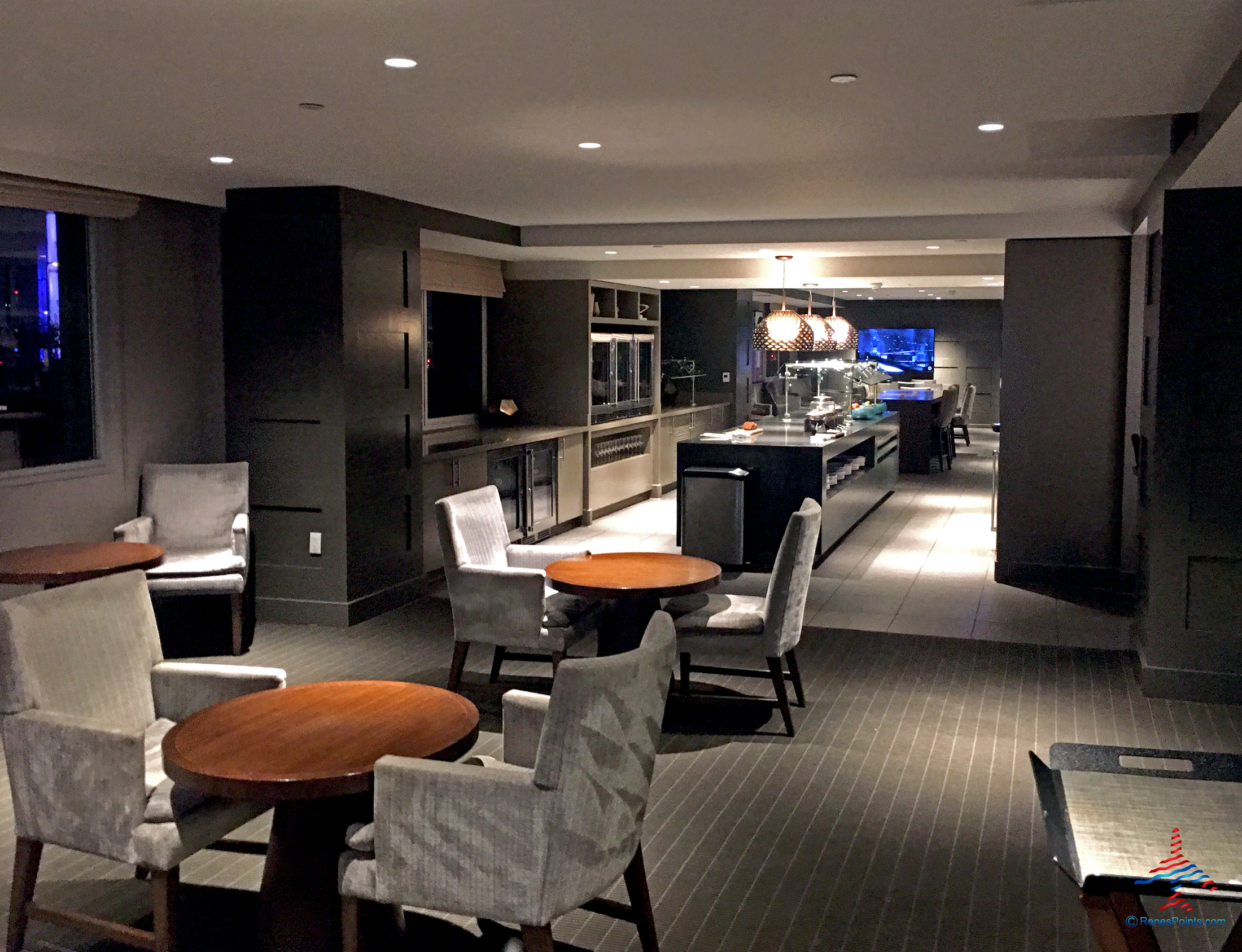 Regency Club Lounge at Hyatt Regency Los Angeles International Airport