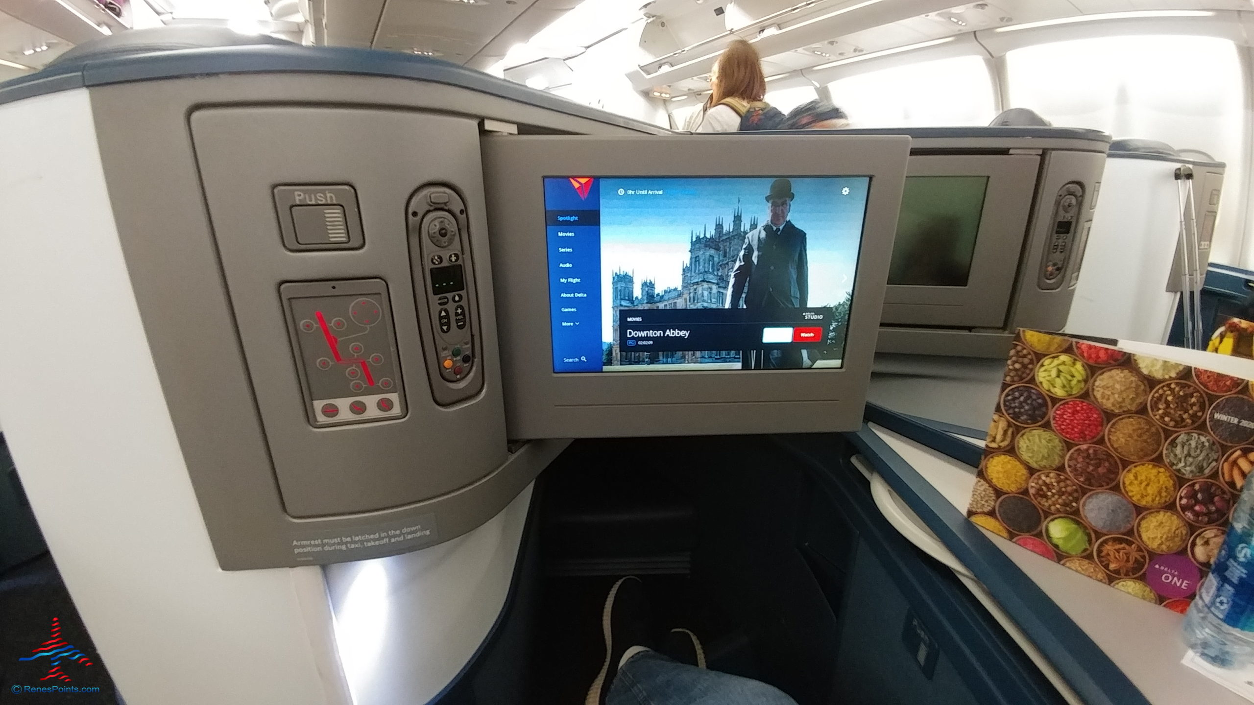 Review: A330 Delta One Business Class Minneapolis to Honolulu Hawaii Experience 2020