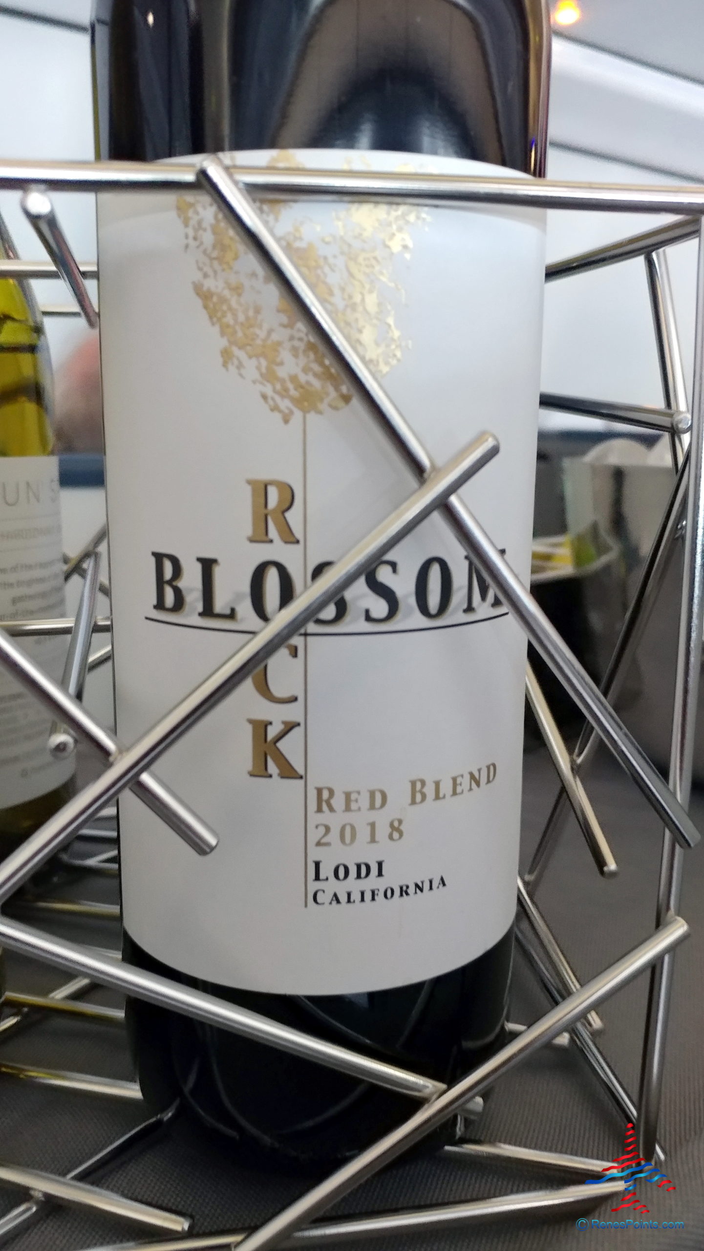 Review: A330 Delta One Business Class Minneapolis to Honolulu Hawaii Experience 2020