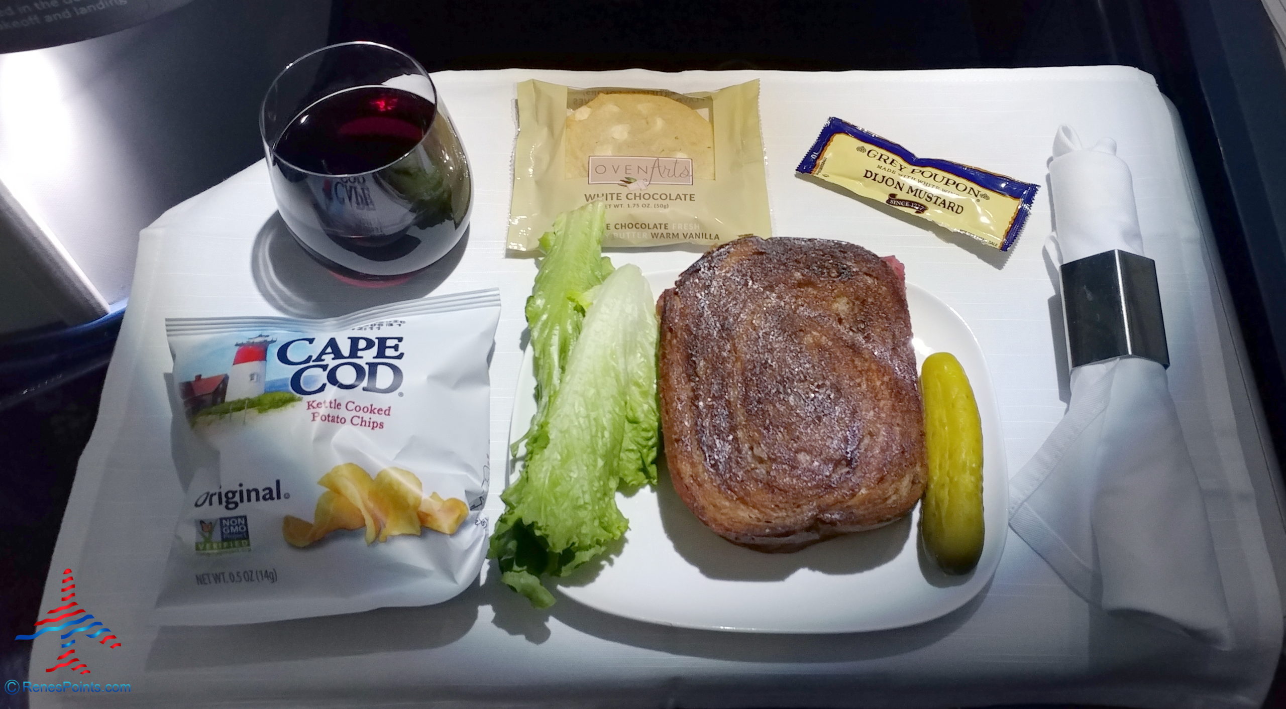 Review: A330 Delta One Business Class Minneapolis to Honolulu Hawaii Experience 2020
