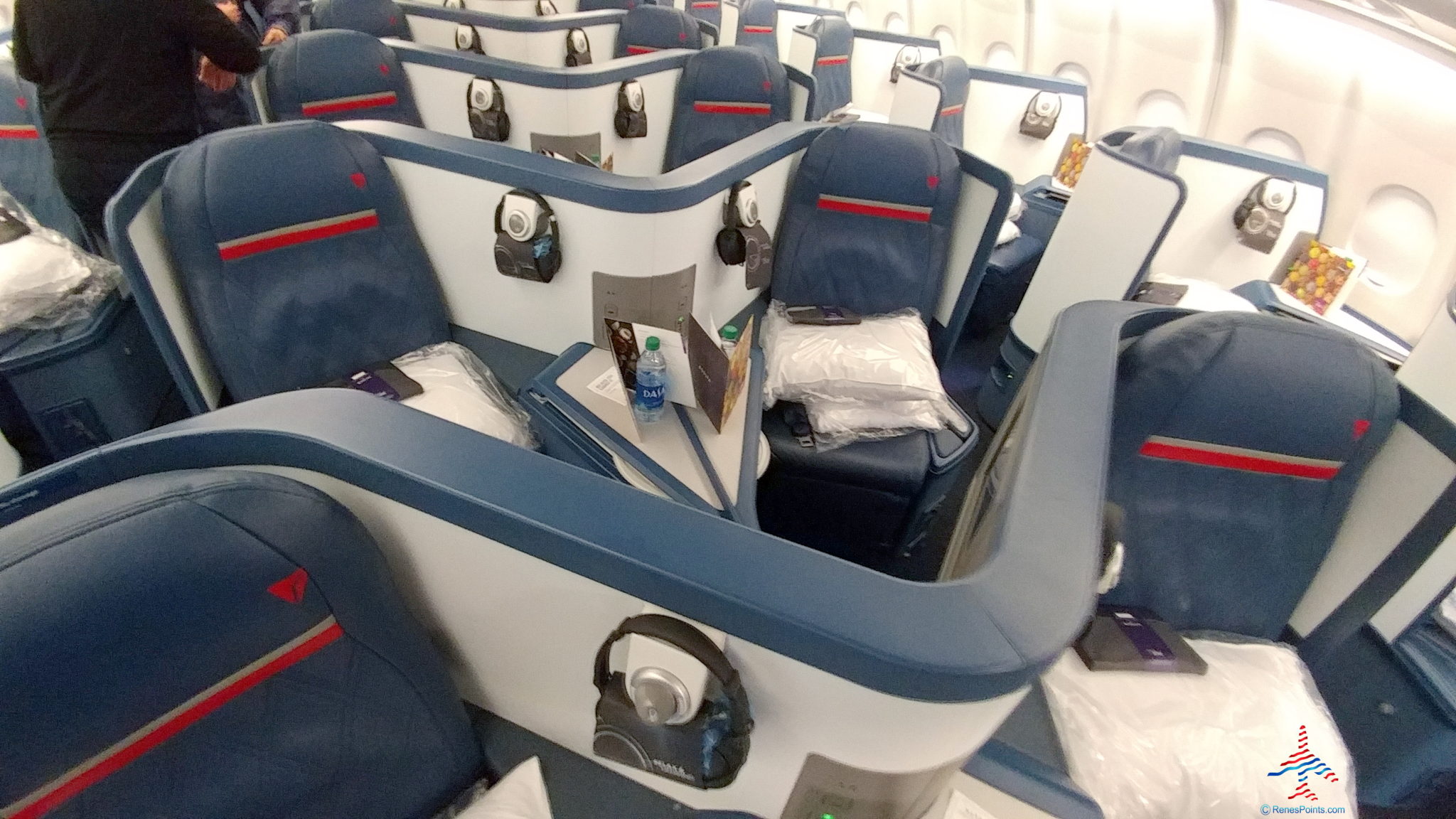 Review A330 Delta One Business Class Minneapolis to Honolulu Hawaii