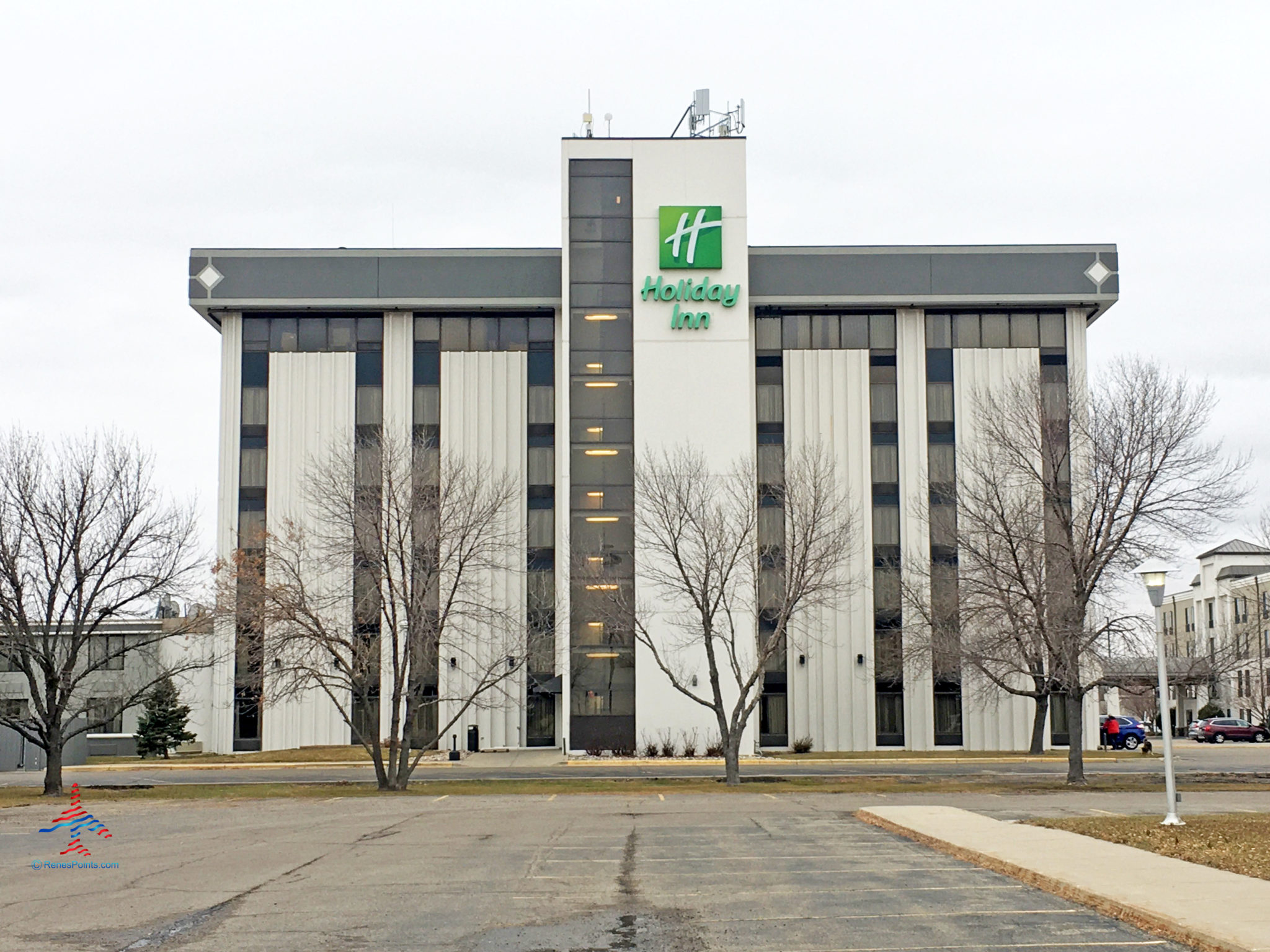 Holiday-Inn-Fargo-Tower-Hotel-West-Acres - Eye of the Flyer