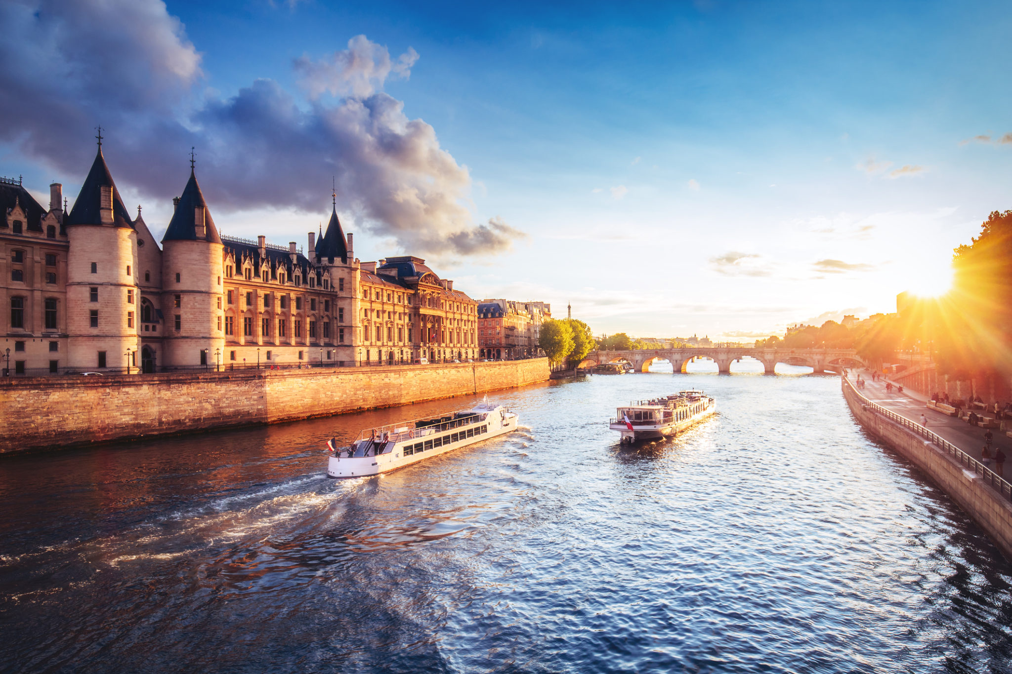 seine river cruise in france