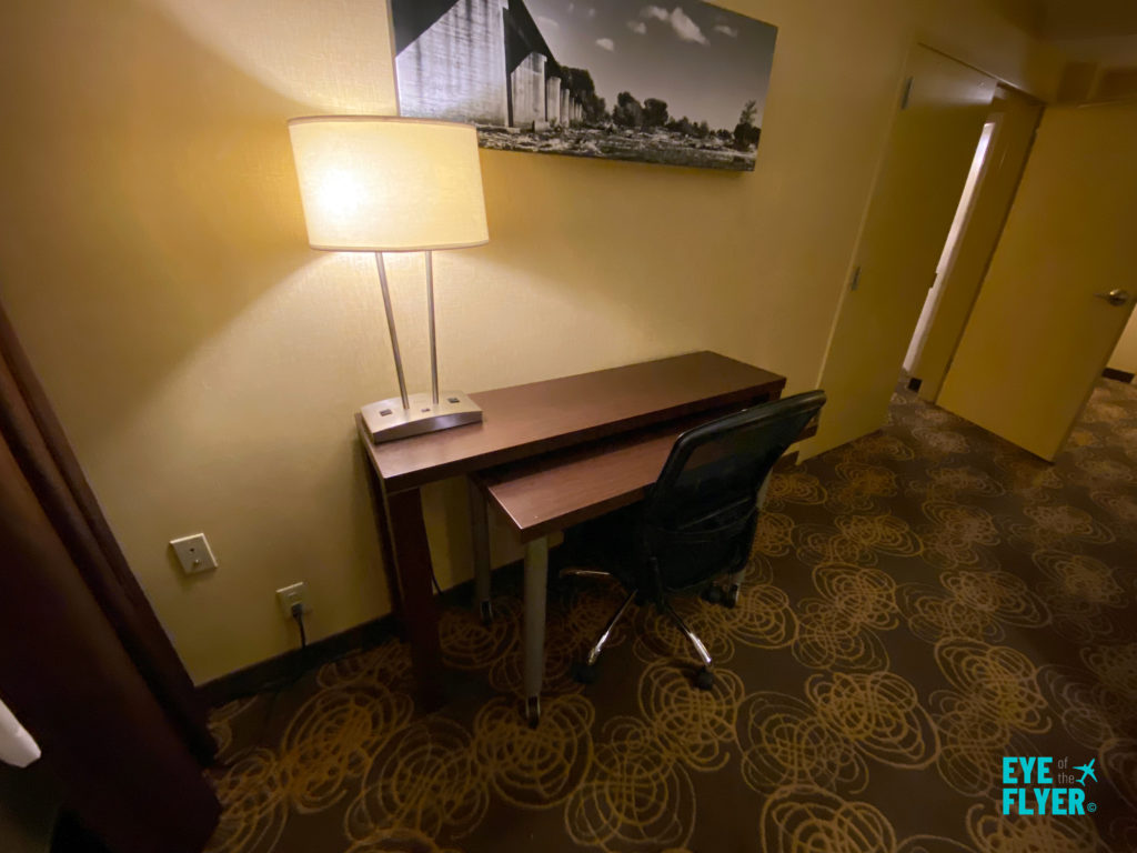 Holiday Inn Sioux Falls-City Centre suite living room work desk