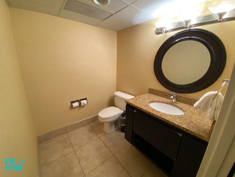 Holiday Inn Sioux Falls-City Centre suite powder room