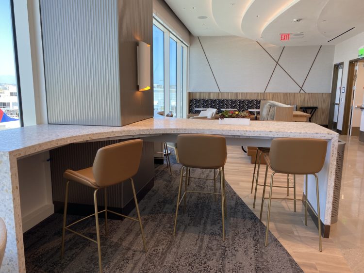 The Brand New T3 Delta Sky Club at LAX!! [Quick Look]