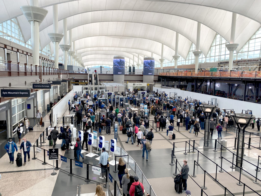Denver TSA and CLEAR security checkpoint (© Eye of the Flyer)
