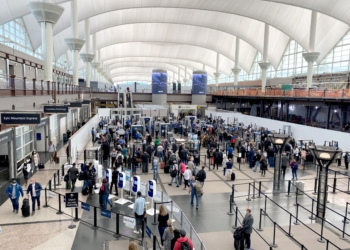 Denver TSA and CLEAR security checkpoint (© Eye of the Flyer)
