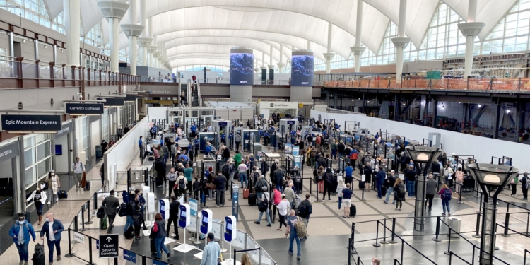 Denver TSA and CLEAR security checkpoint (© Eye of the Flyer)