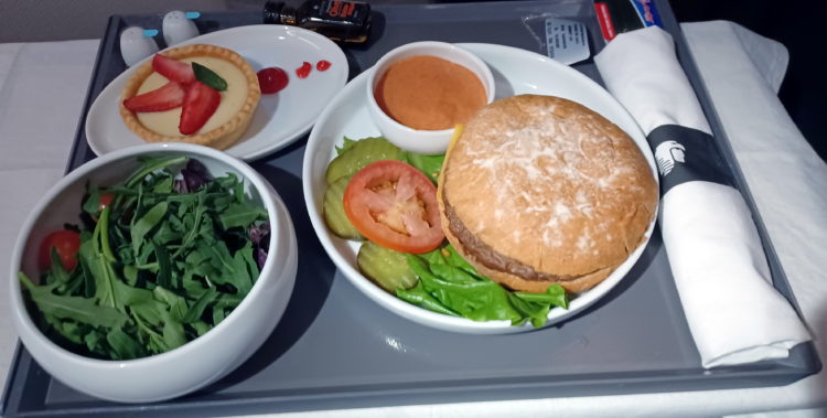Review: The AeroMexico First Class Hamburger Meal