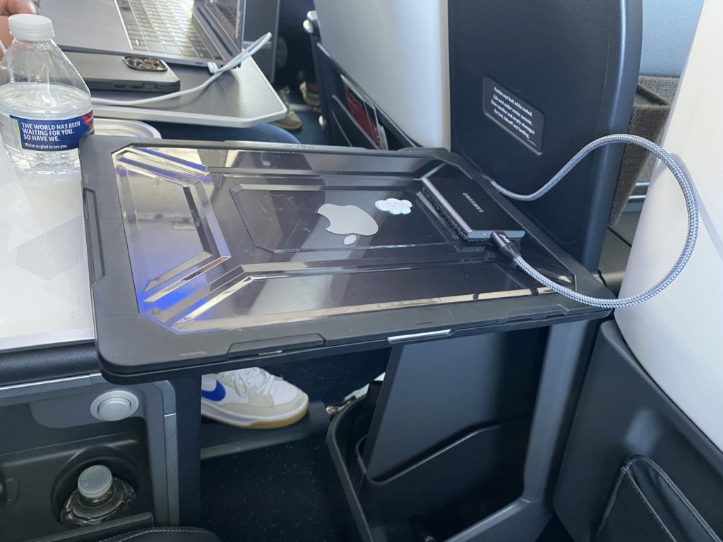 Delta's A321neo: Less than a 16" MacBook Pro length's worth of legroom