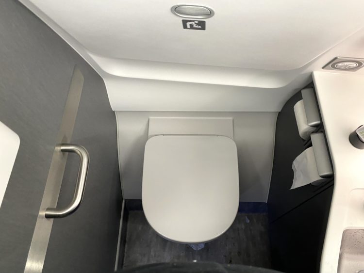 Our First Look Inside the Brand New Delta A321neo!