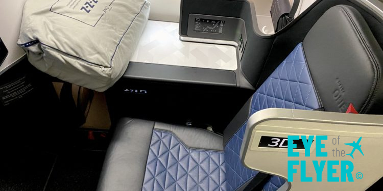 Seat 3D in Delta One on a Delta Air Lines 767-400 aircraft.