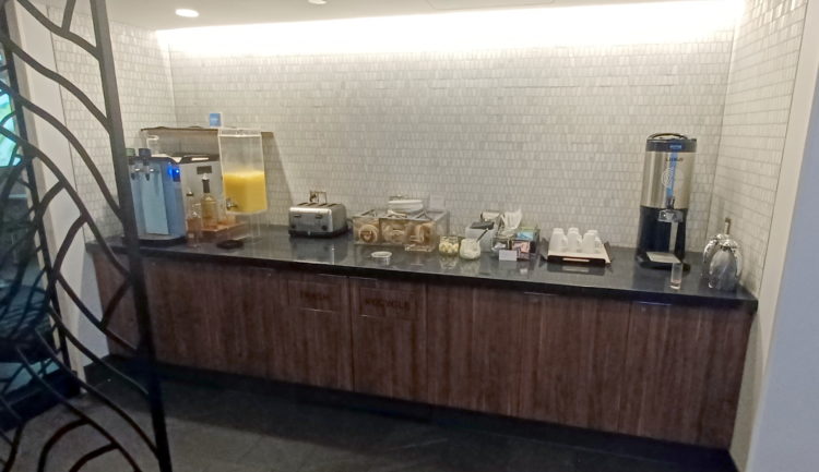Review: Los Angeles American Express Centurion Lounge LAX TBIT Concourse