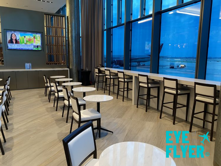 Look Inside: Delta’s New Chicago O’Hare Sky Club Boards Flights Directly From the Lounge! [Early Review]