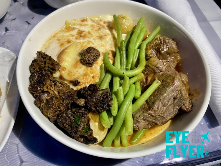 Delta Air Lines First Class meal: port wine demI-glace, potato gratin, sautéed mushrooms, haricot vert, and caramelized onions