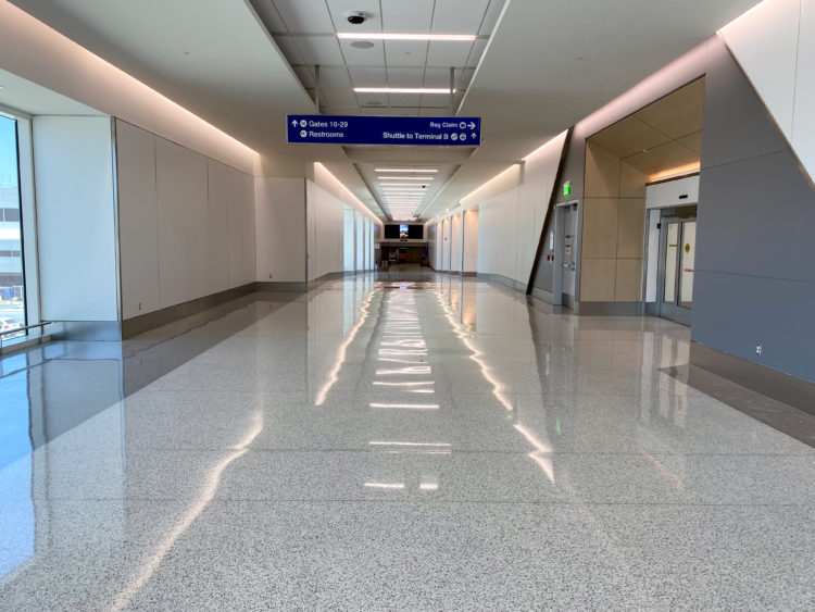 The Delta Sky Way from Terminal 3 to Terminal 2 at LAX. (©Chris Carley for EyeOfTheFlyer.com)