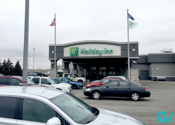 Entrance to the Holiday Inn Fargo