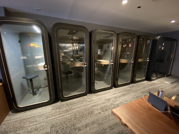 Look Inside: Delta’s New Chicago O’Hare Sky Club Boards Flights Directly From the Lounge! [Early Review]